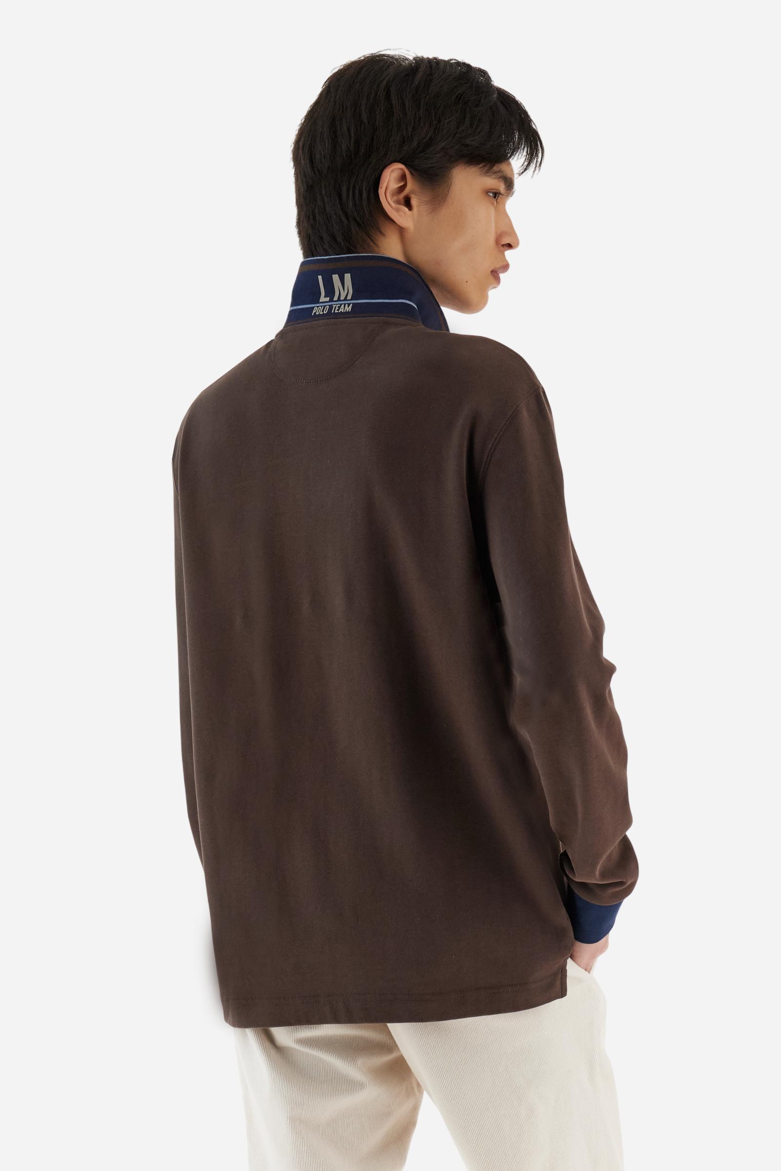 Men’s long-sleeve polo shirt in solid-colour cotton jersey with a warm, matte handfeel. Ribbed collar and cuffs with stripes and colour blocks in contrast, two personalised buttons and contrast details inside the collar. Patches and graphics on sleeves and chest celebrate the Official Polo Supplier team. The large multicolour logo is embroidered on the chest. Regular fit. The model wears size L. - Java