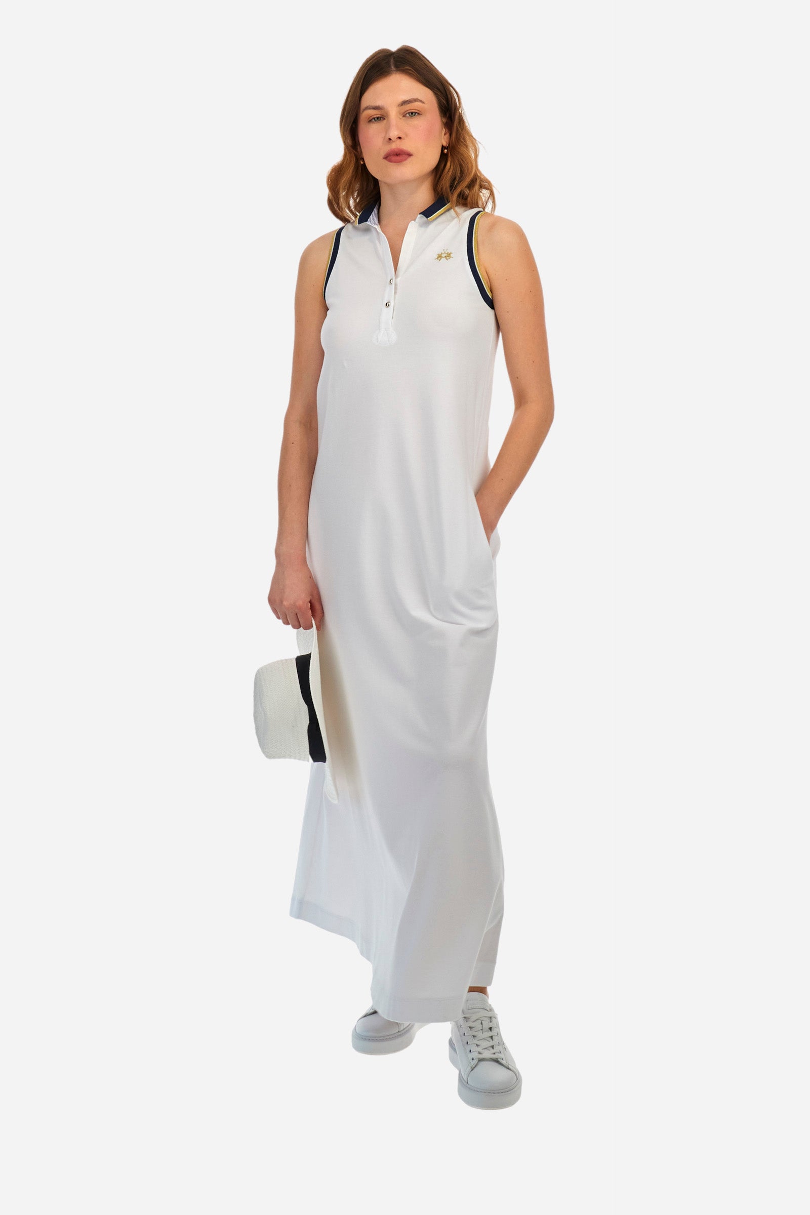 Single-colour sleeveless dress made of elasticated cotton. French collar. With a V-neck and two-button fastening. Armholes and collar in a different shade from the main garment, for a contrasting effect. Soft, straight-cut, foot-length silhouette. Featuring two front welt pockets. Featuring a small embroidered logo on the front. The back features printed symbols and the words "St.Tropez" and "La Martina". The fit is regular. The model wears a size 2. - Optic White
