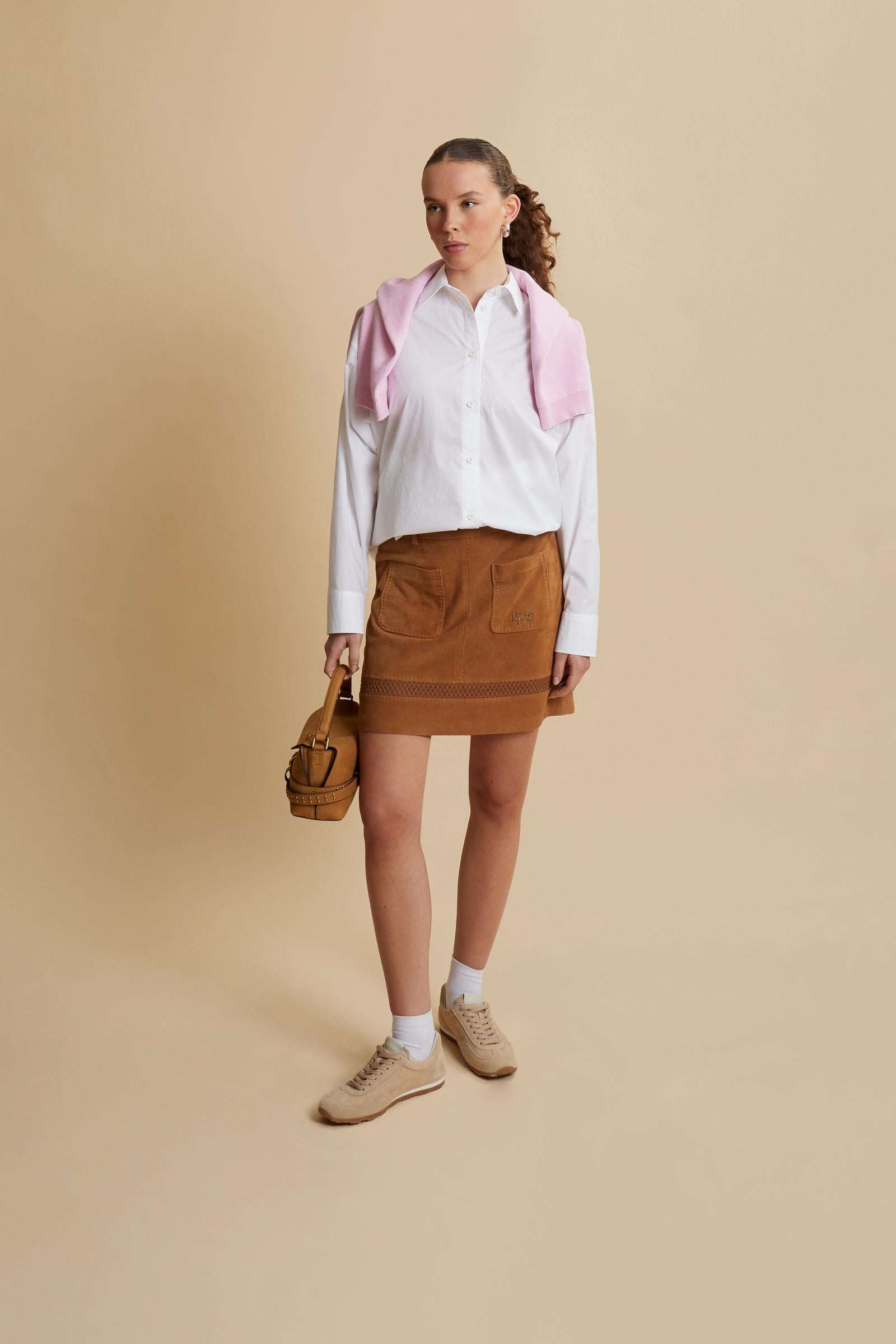 Women’s long-sleeve cotton poplin shirt with an oversized cut. Reinterprets a classic menswear style in a feminine key with maxi embroidered logo. - Optic White