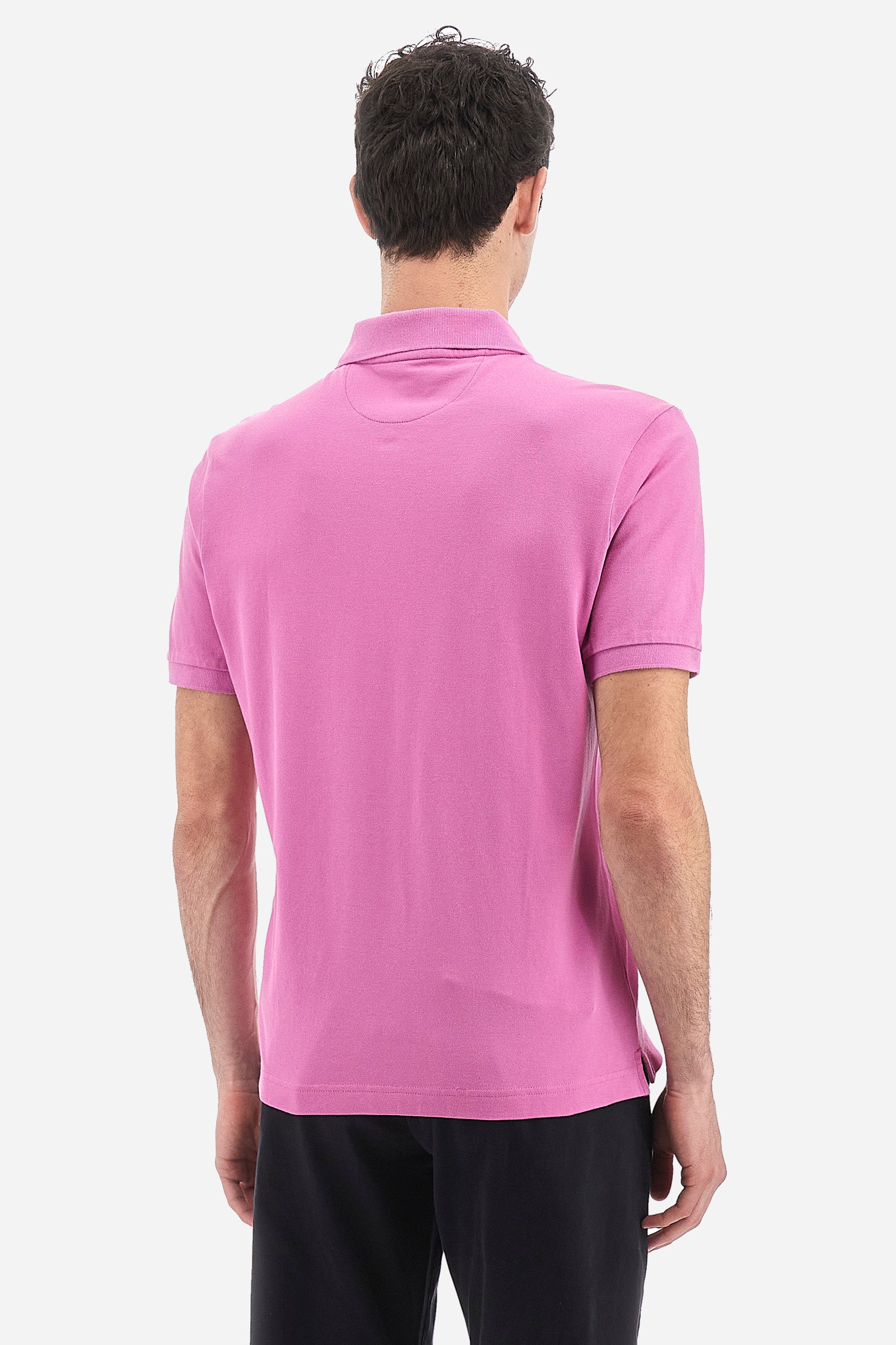 Men's plain-coloured, short-sleeved, regular-fit cotton polo shirt. Contrasting La Martina logo sewn onto the chest. This versatile garment goes perfectly with a pair of jeans from the collection. - Lilac Rose