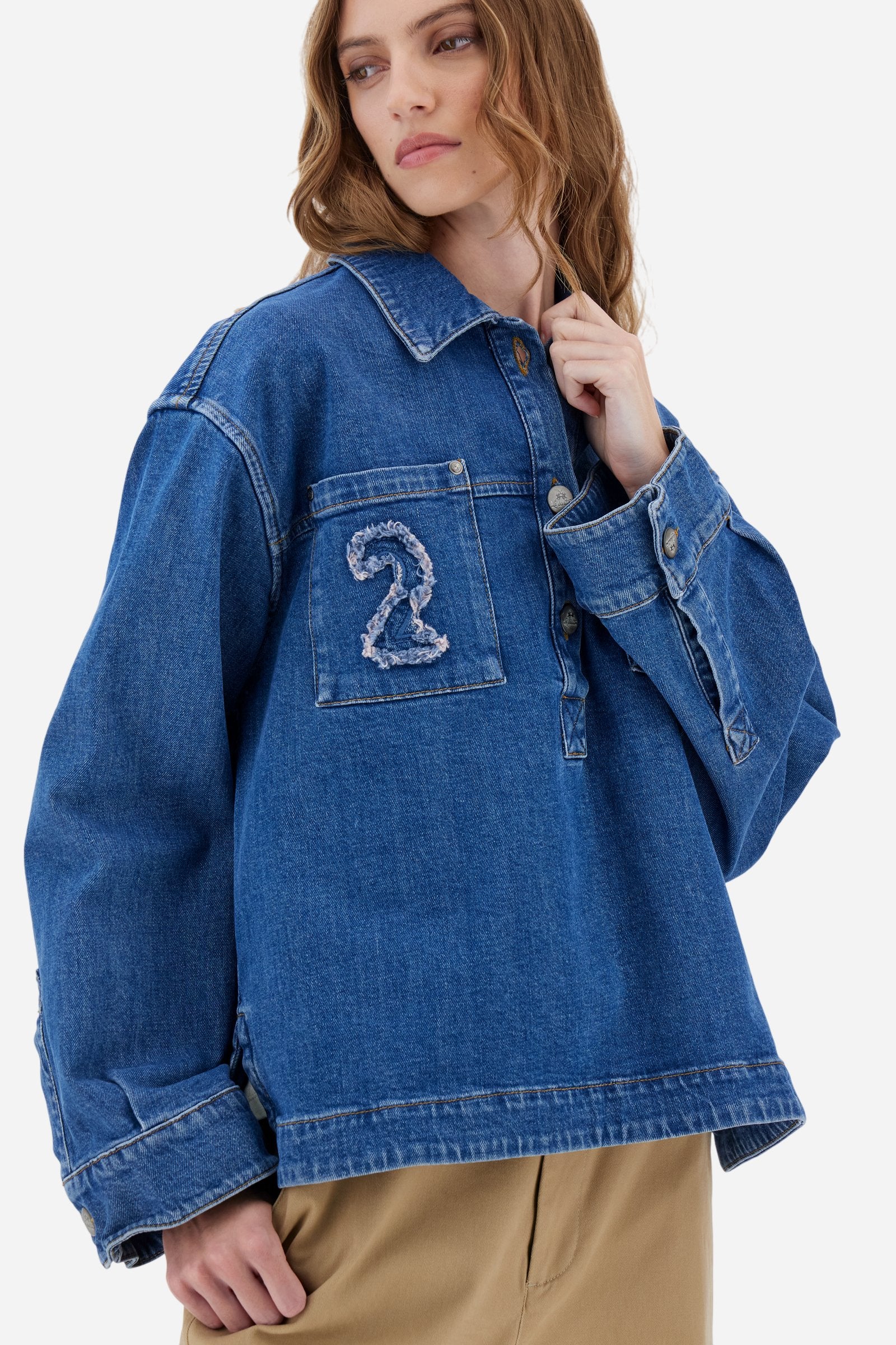 Camisa de denim con parches para mujer - Belinda