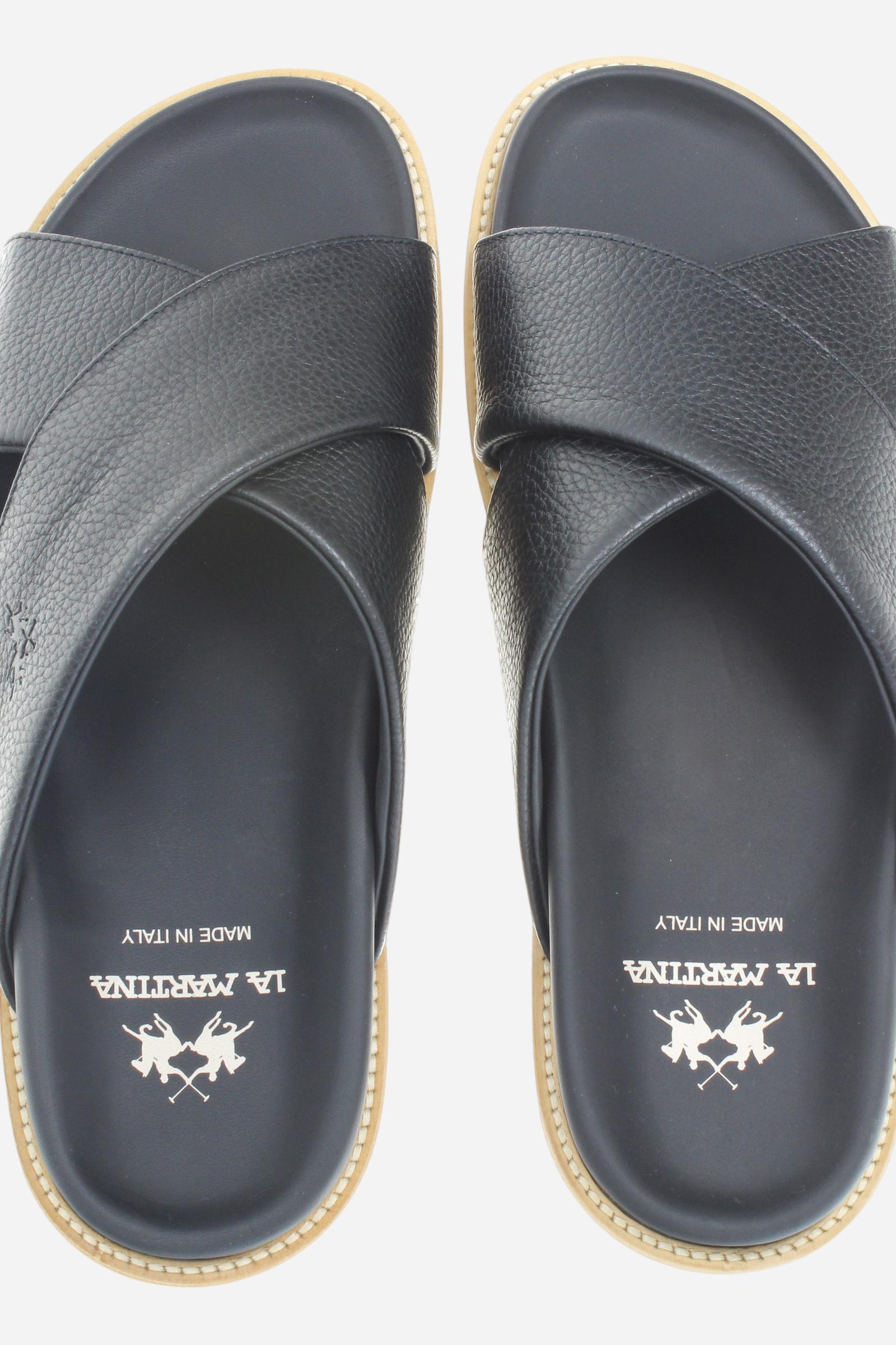 Men’s slides, lightweight and comfortable, made from super soft nappa leather with inner lining on the straps for enhanced comfort. The leather welt, stitched directly to the upper, adds a handcrafted detail that elevates the design. The model features a printed logo on the covered footbed and horse motif on the side strap. The ultra-light EVA sole ensures practicality, lightness, and freedom of movement for everyday wear combining comfort and style. - Black