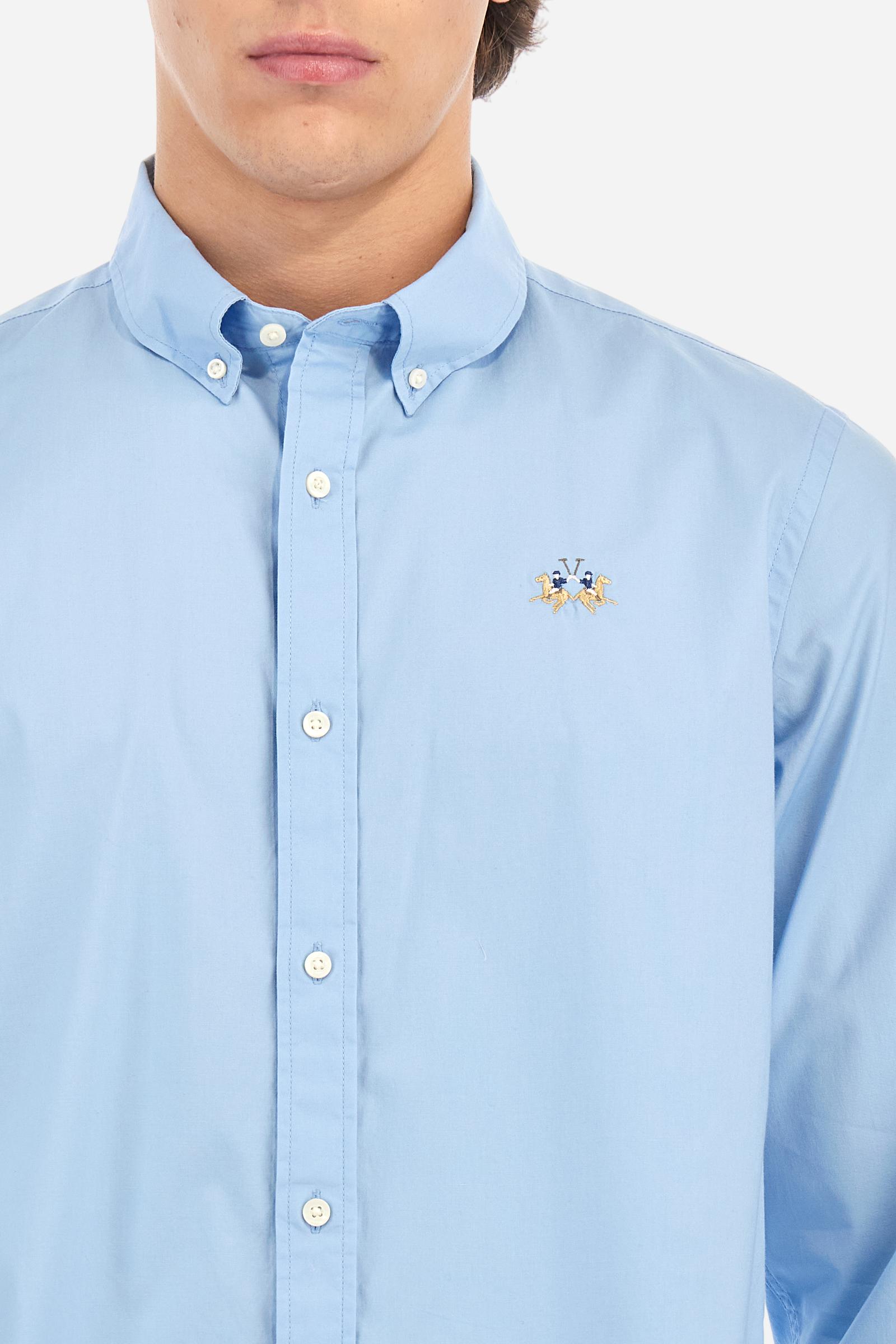 Men's plain long-sleeved shirt made from stretch cotton poplin for a comfortable fit. Featuring a button-down collar and woven labels at the bottom of the opening. A multicoloured logo is embroidered on the chest, over the heart, in contrasting thread. The slim fit ensures a sleek and modern look. The model is wearing a size L. - Blue Bell