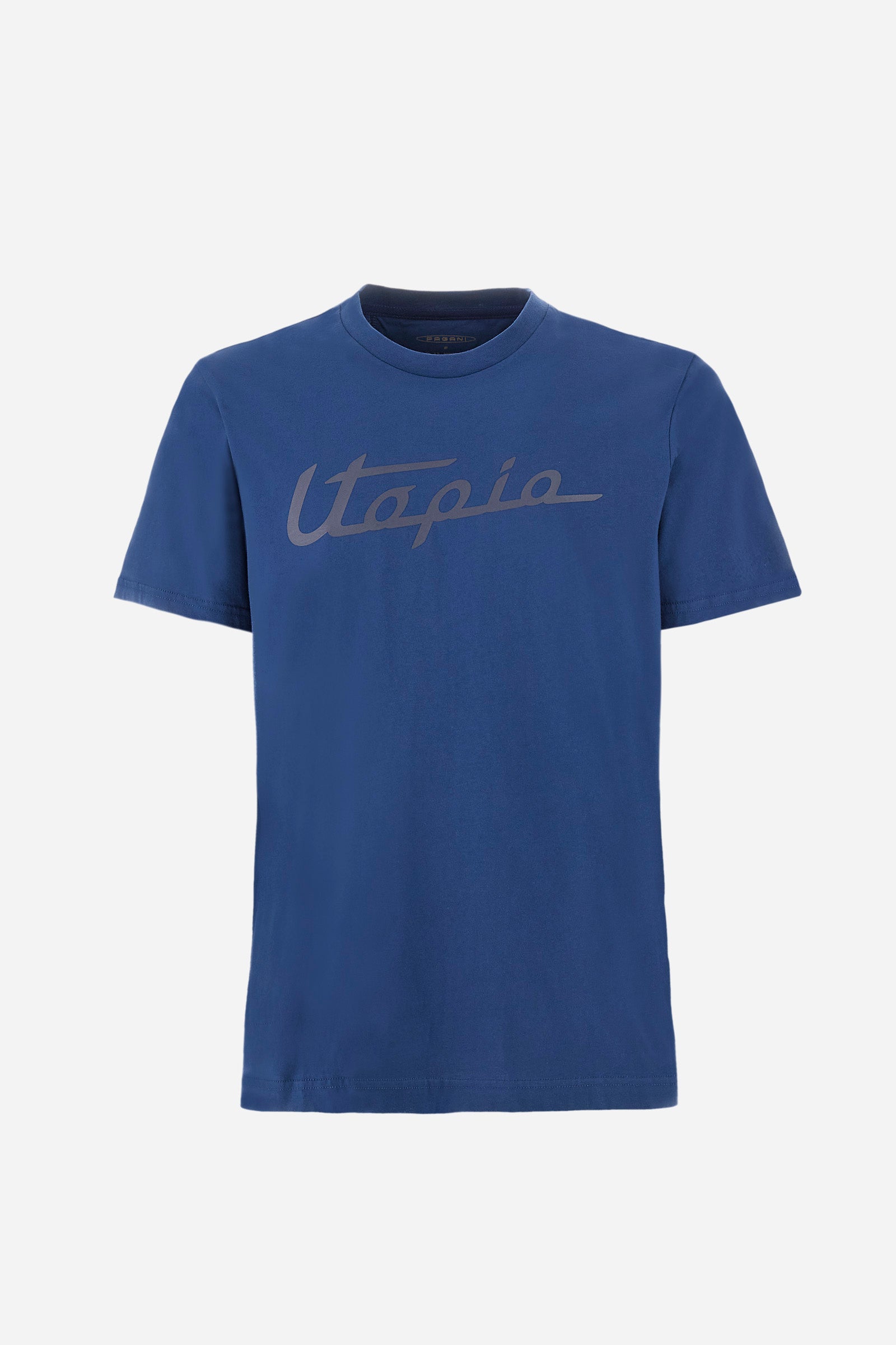 Men's short-sleeved T-shirt with a crew neck in a single colour. Made of 100% cotton. On the front we find the characteristic lettering of this line in collaboration with Pagani. A patch with the writing "La Martina" and "Pagani" is sewn on the back. Regular fit. The model wears a size L. - Ensign Blue