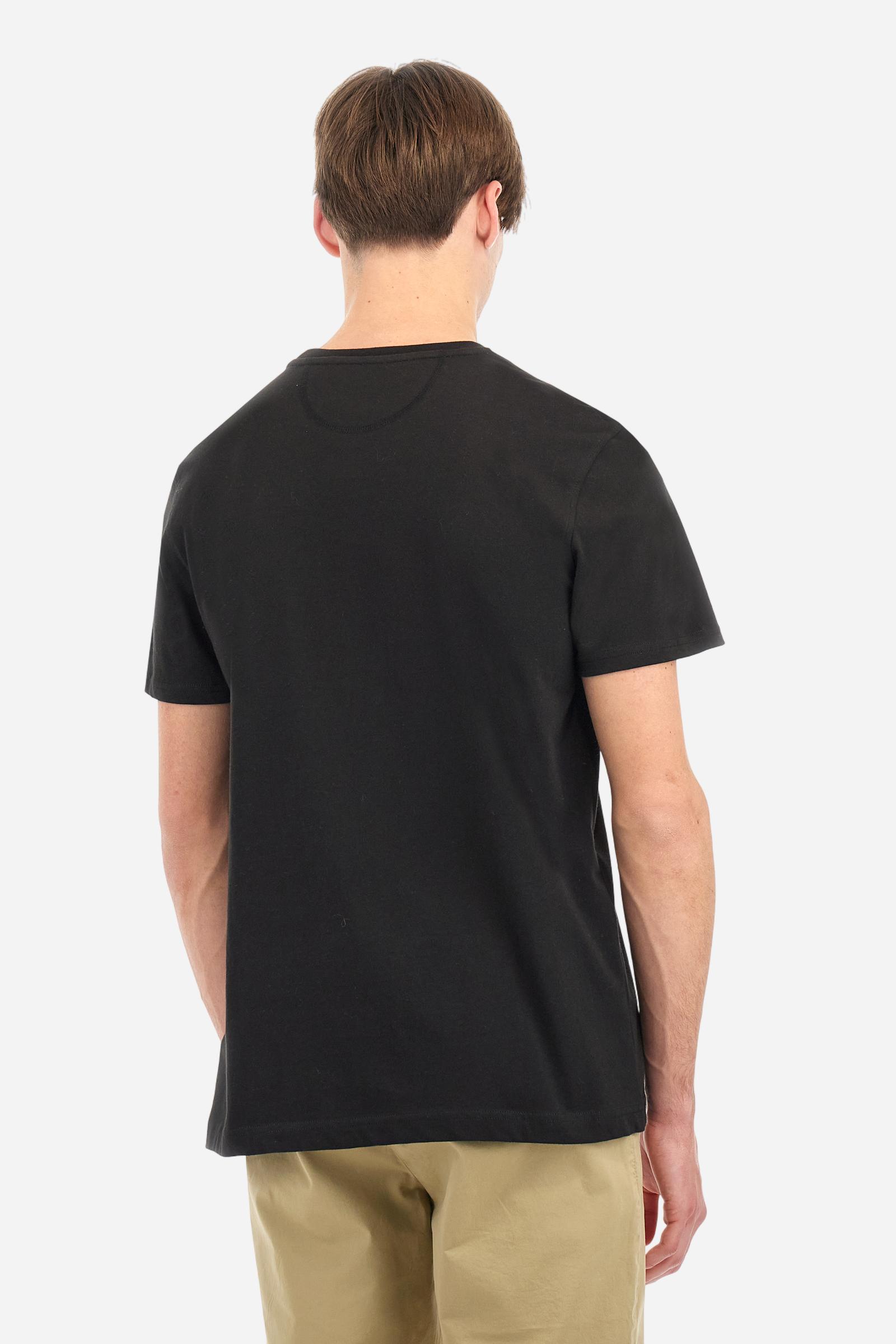 Men's solid color T-shirt, made of cotton jersey. Crew neck. The front features the La Martina text in print. The logo is embroidered on the front, in the center of the chest. The fit is regular. The model is wearing size L. - Black