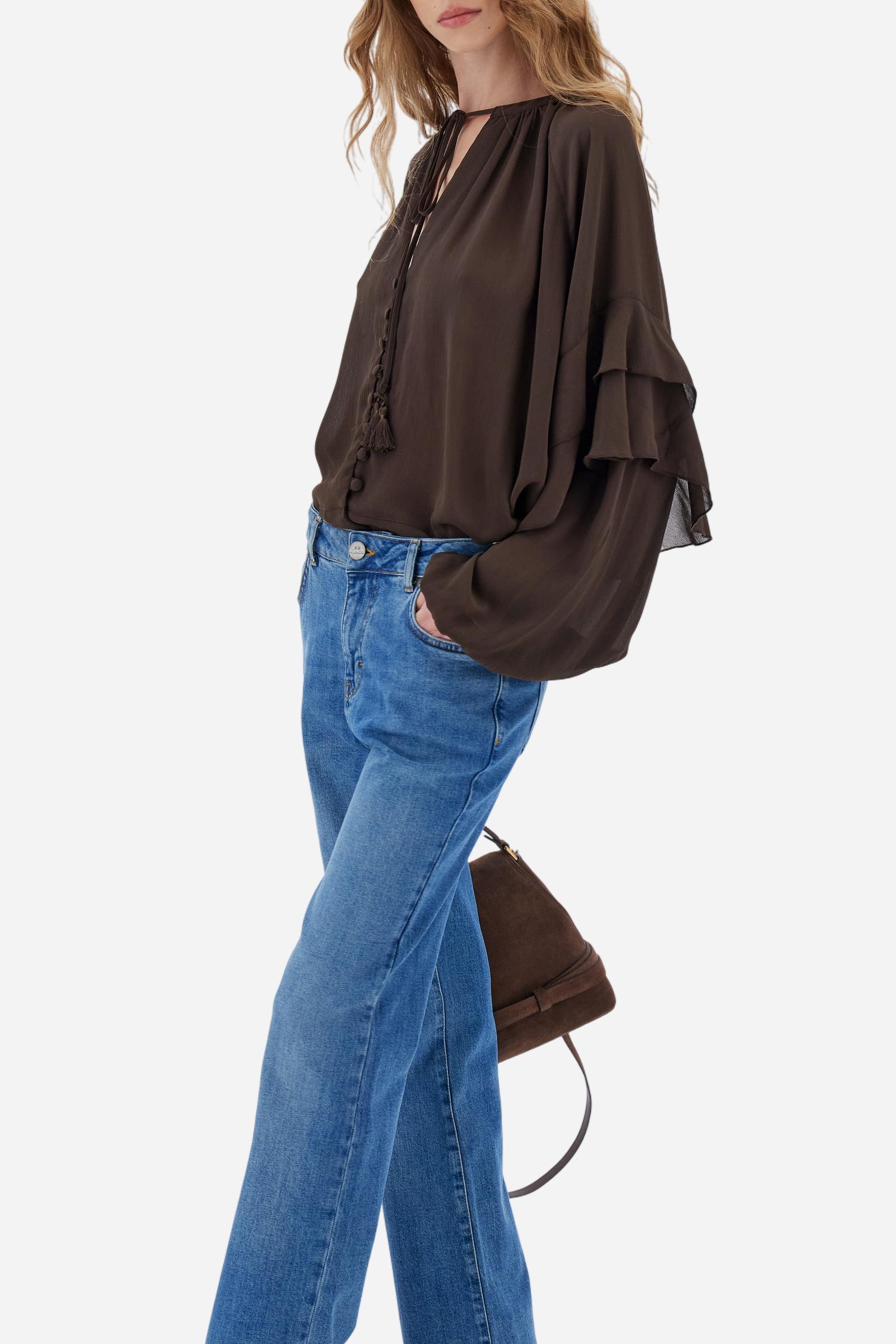 Women's stretch denim jeans. Classic 5-pocket style with regular fit and cigarette legs. The jacron label is applied to the back of the waistband, where the brand logo appears. The model is wearing a size 28. - Medium Indigo Denim