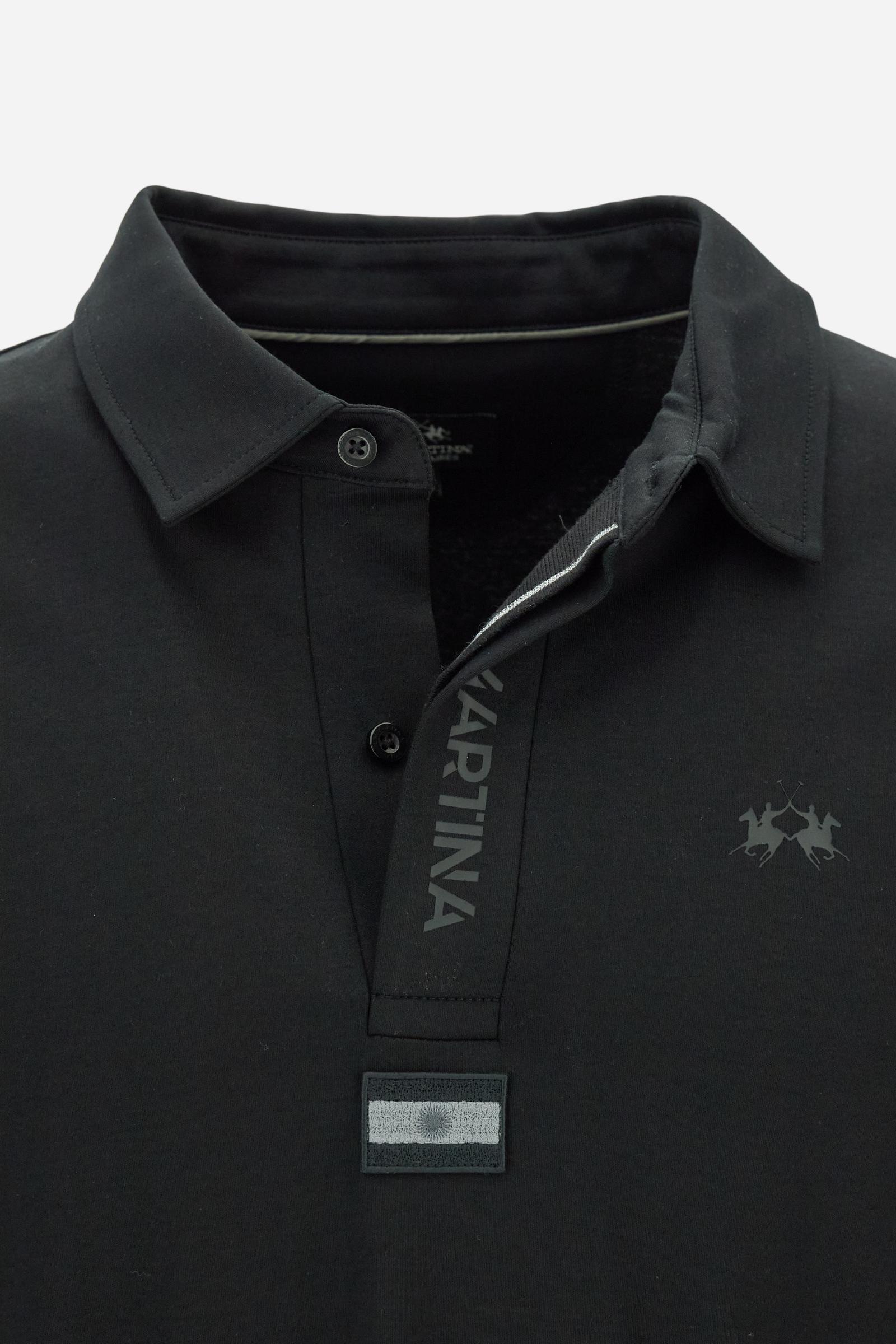 Premium men’s long-sleeve polo shirt in 100% cotton jersey with a smooth, silky texture. Hidden button placket and vertical contrast print. Patches dedicated to the Asociación Argentina de Polo (AAP) on the sleeve and below the opening. Small semi-transparent contrasting logo printed on the chest. Regular fit. The model wears size L. - Black