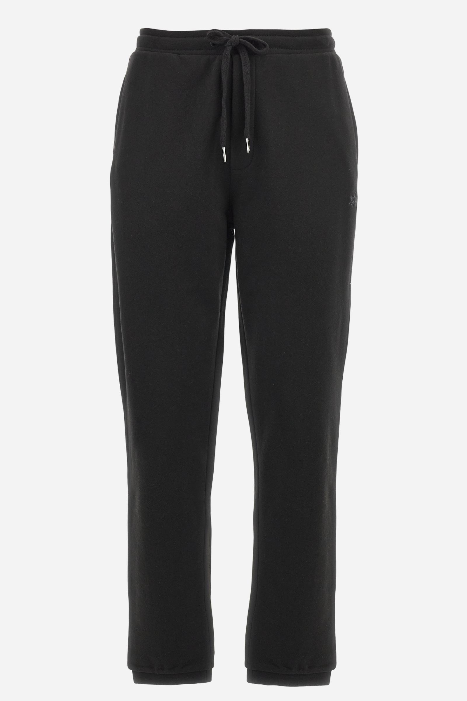 Single-colour men's jogging trousers in a French terry cotton sweat fabric. Removable and adjustable waistband with drawstring. American pockets at the sides. An additional patch pocket is applied on the back. The logo is embroidered in a colour-contrasting thread on the front, left side. The fit is regular. The model is wearing a size L. - Black