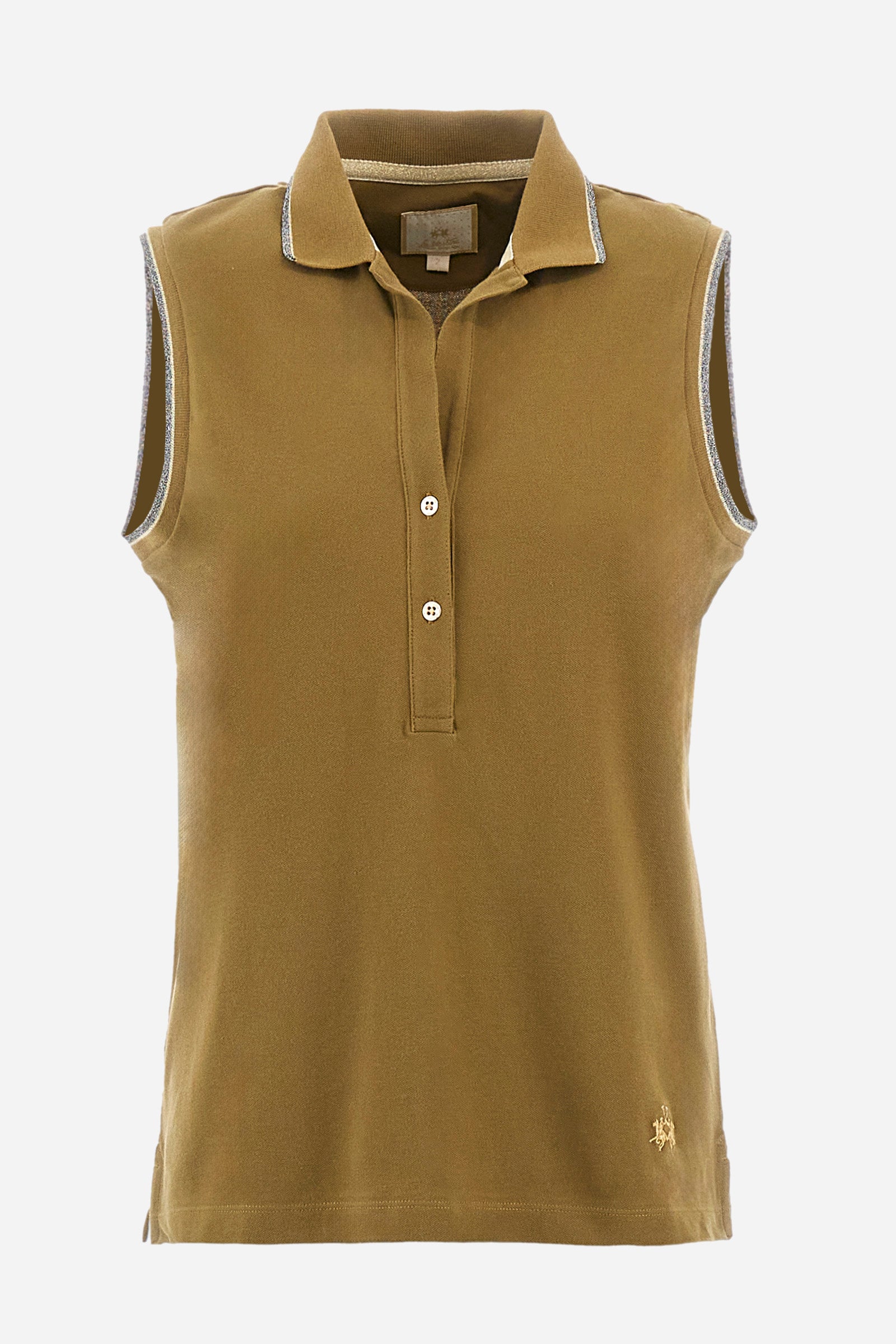 Women’s sleeveless polo shirt in solid color, made of stretch cotton. V-neck and 2 button closure. Collar and crew sleeves profiled and ribbed. Side slits. On the back there is the inscription "La Martina" composed of small rhinestones. The logo is present on the front. The fit is regular. The model wears a size 2 . - Military Olive