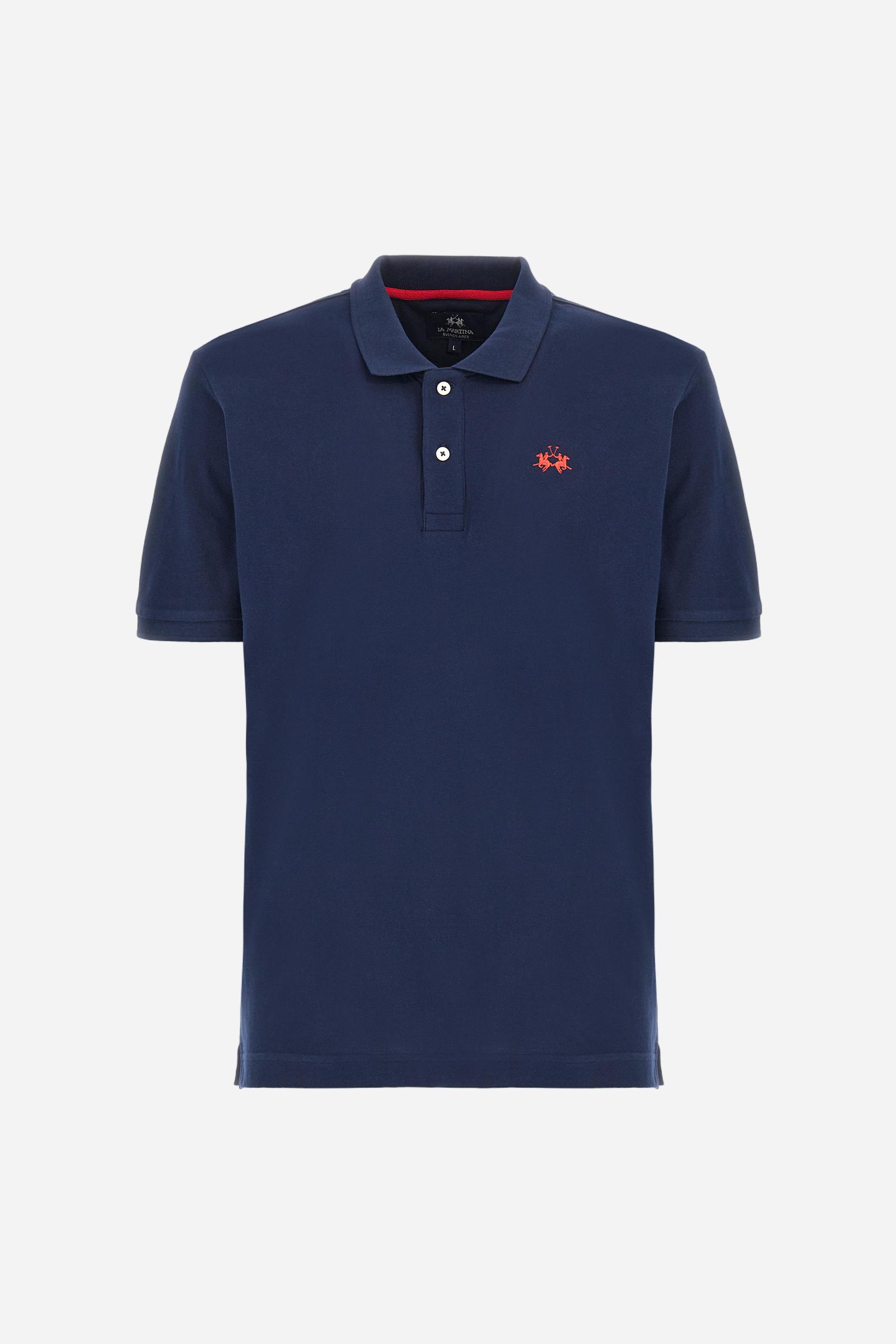 Men's plain-coloured, short-sleeved, regular-fit cotton polo shirt. Contrasting La Martina logo sewn onto the chest. This versatile garment goes perfectly with a pair of jeans from the collection. - Navy