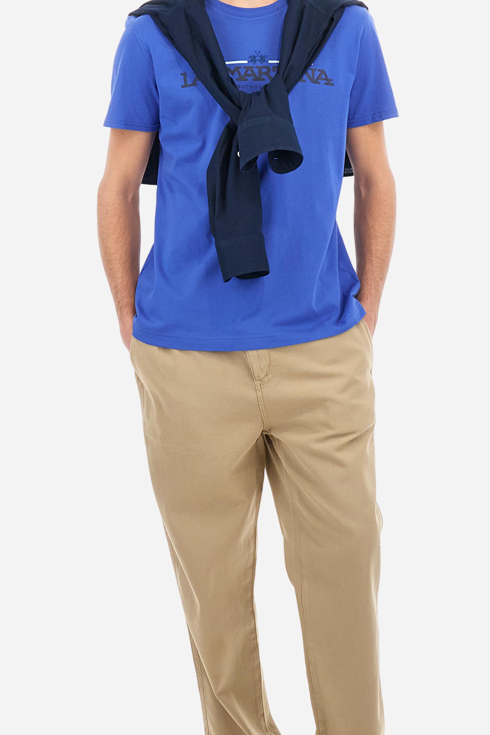 Men's solid color T-shirt, made of cotton jersey. Crew neck. The front features the La Martina text in print. The logo is embroidered on the front, in the center of the chest. The fit is regular. The model is wearing size L. - Dazzling Blue