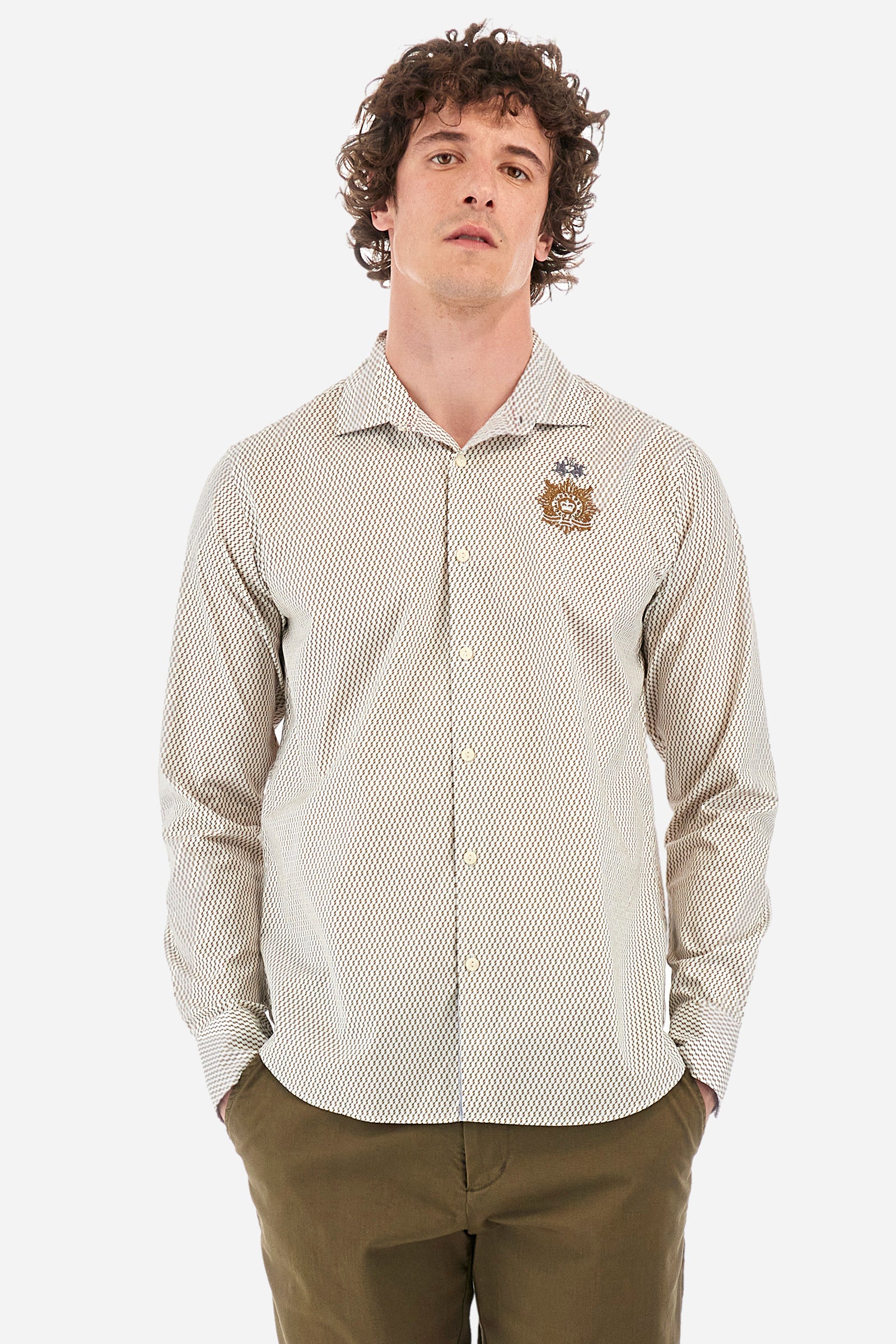 Men's patterned long-sleeved shirt in 100% cotton. Pointed collar. With buttoned cuffs. A small logo and the Guards line symbol are embroidered on the front. The fit is regular. The model wears a size L. - White/Gold/Navy