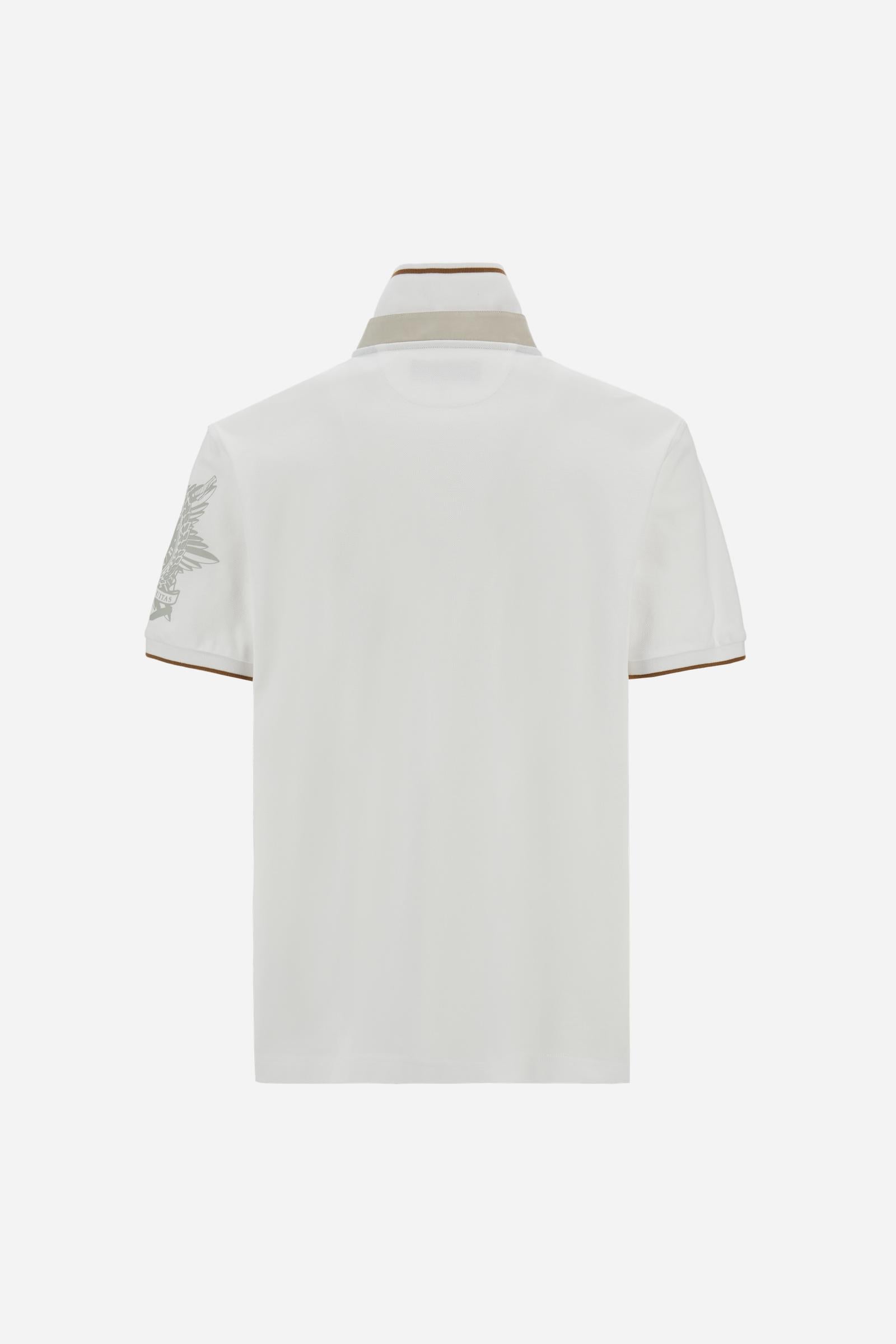 Men’s short-sleeve polo shirt in 100% cotton piqué with contrasting details, ribbed collar, and a unique graphic on the sleeve celebrating the Guards capsule - Optic White