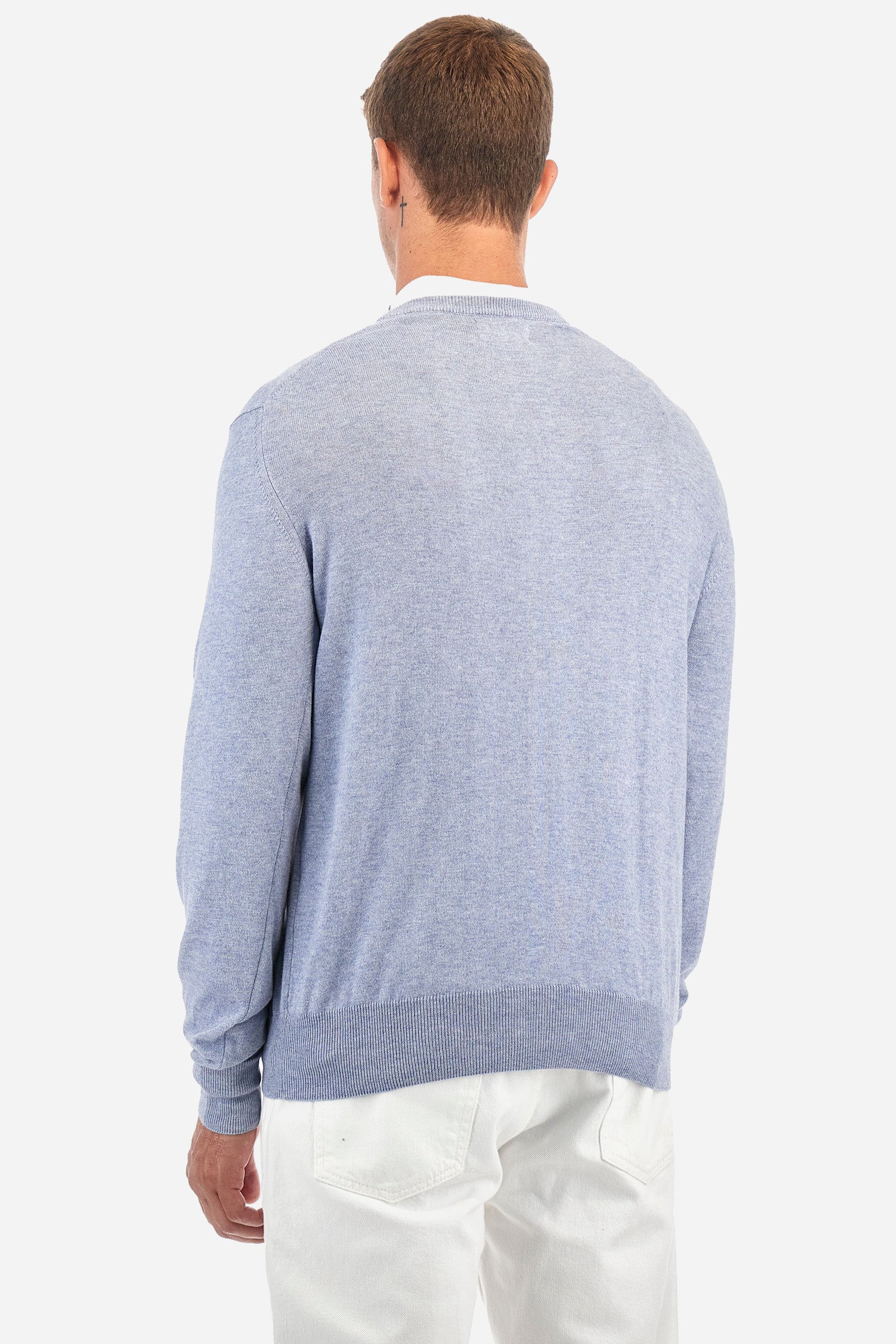 Men's plain crew neck pullover with long sleeves. Made from a blend of cotton and wool. Ribbed hem and neckline. Featuring a small embroidered logo on the front. Regular fit. The model is wearing a size L. - Cashmere Blue Melang