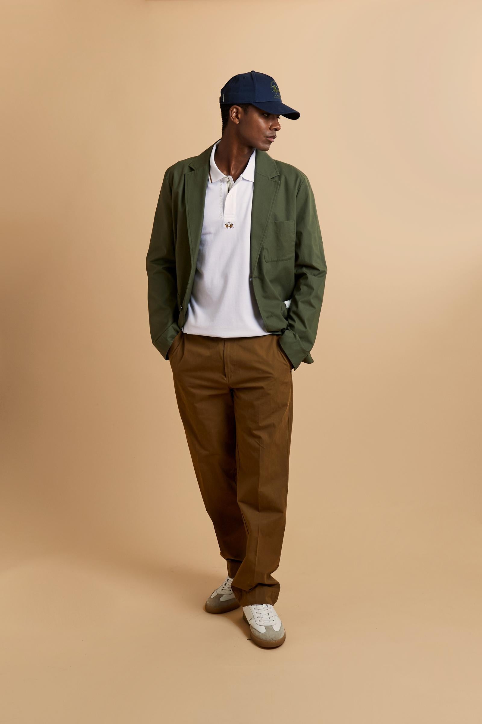 Men’s short-sleeve polo shirt in 100% cotton piqué with contrasting details, ribbed collar, and a unique graphic on the sleeve celebrating the Guards capsule - Optic White