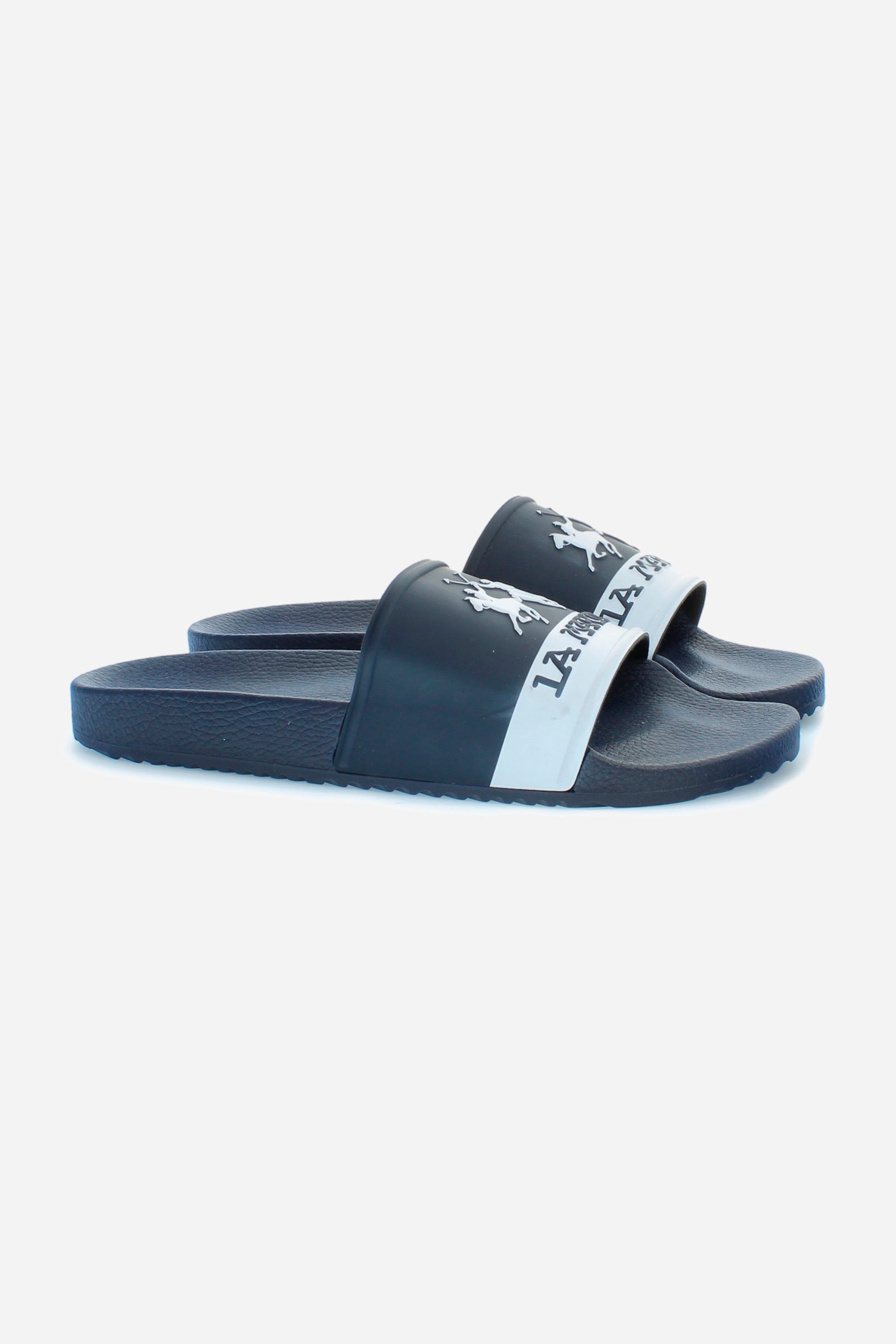 Men's sliders in water-repellent PU for a comfortable and secure fit, and with a non-slip bottom. The band detail with contrasting brand logo gives the sliders a renewed look for a summer must-have. With 'made in Italy' comfort, suitable for the beach and leisure time. - BLUE/WHITE