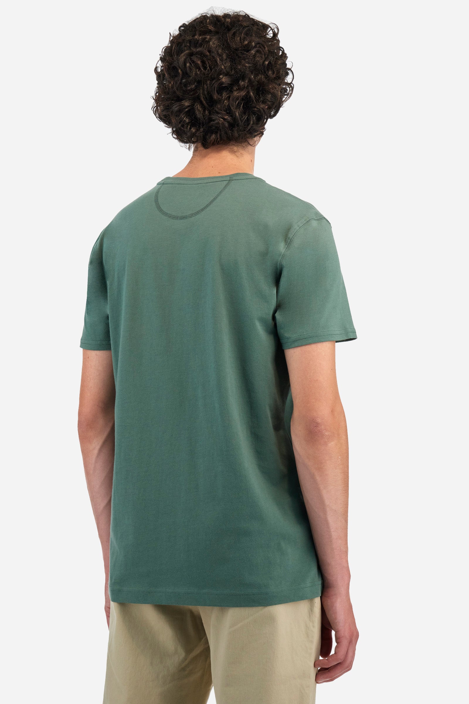 Men's plain short-sleeved T-shirt, made from 100% cotton. Large logo embroidered on the front. Regular fit. The model is wearing a size L. - Laurel Wreath