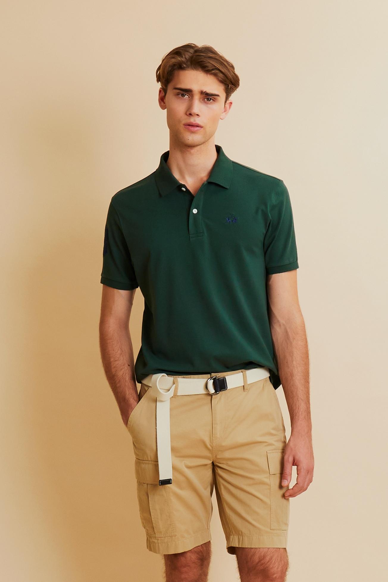 Men’s short-sleeve stretch piqué polo. Two-button placket and ribbed details, with a regular fit. Iconic style characterised by applied logo and patches. - Pineneedle