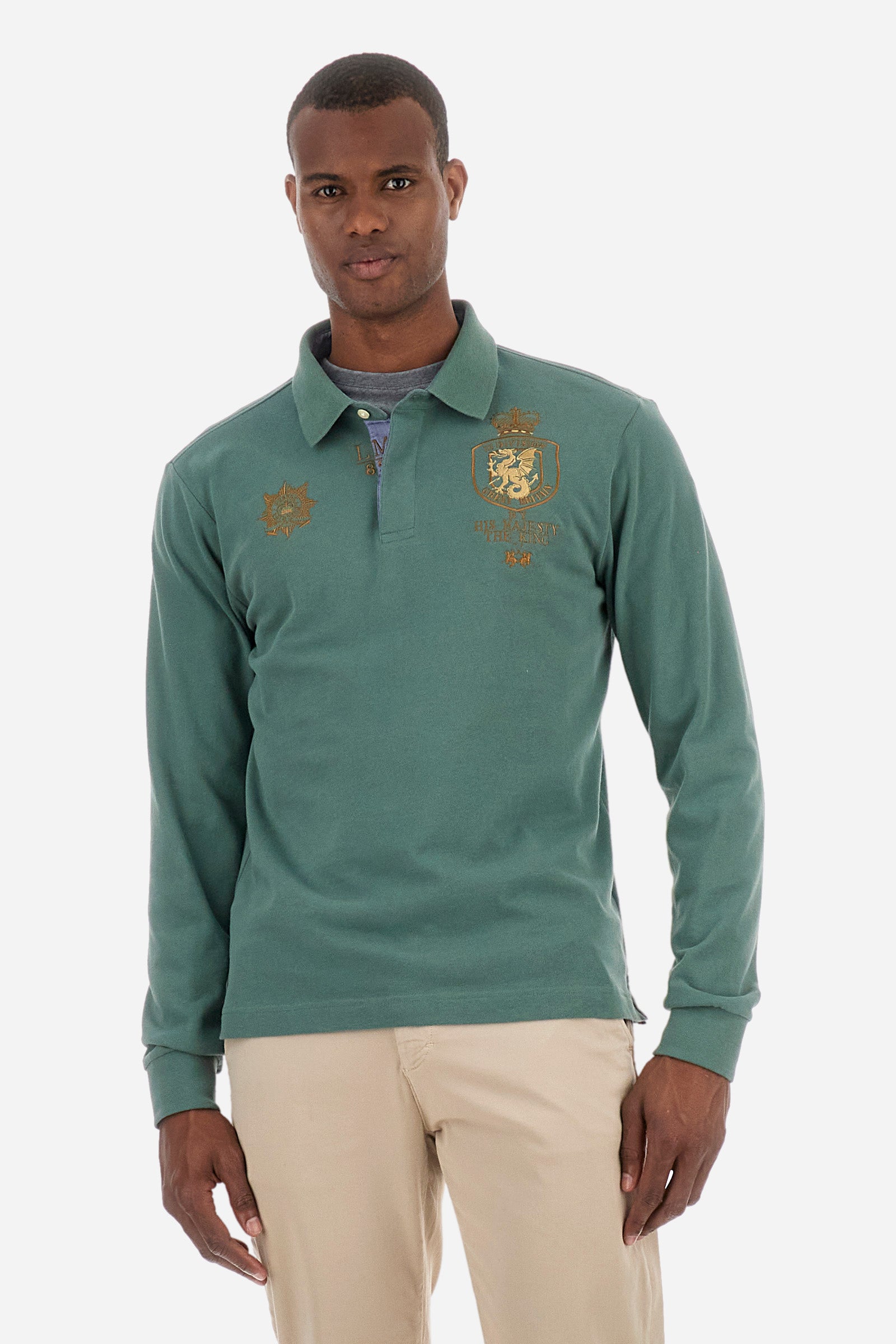 Men's long-sleeved Guards polo shirt, made from plain 100% cotton. Two-button fastening. The front is embellished with embroidery representing the line, alongside the Guards symbol and the brand logo. Regular fit. The model is wearing a size L. - Laurel Wreath
