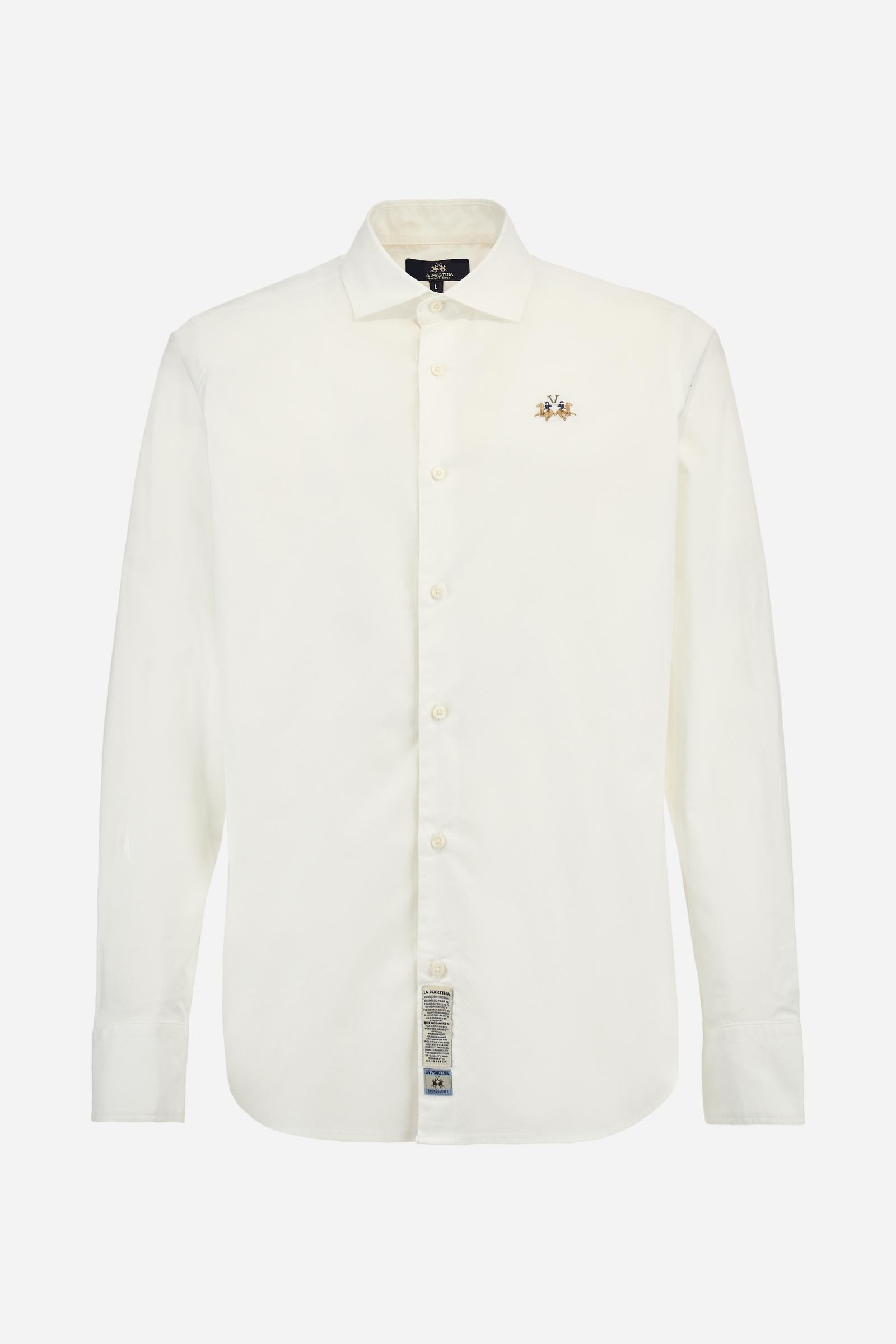 Men's single-colour long-sleeved shirt, made from 100% cotton poplin. Spread collar. The tricolour logo embroidery is on the chest, left side. The fit is slim. The model is wearing a size L. - Optic White