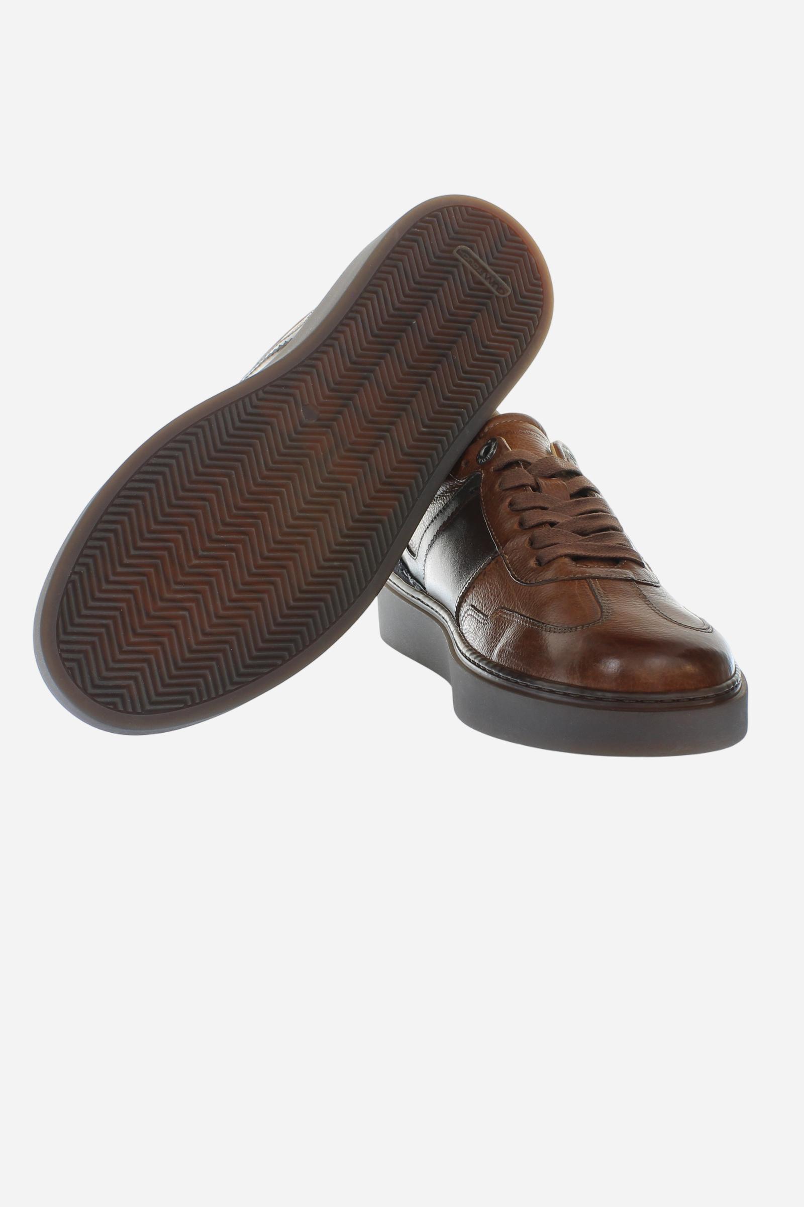 Basket en cuir ornée de croûte de cuir