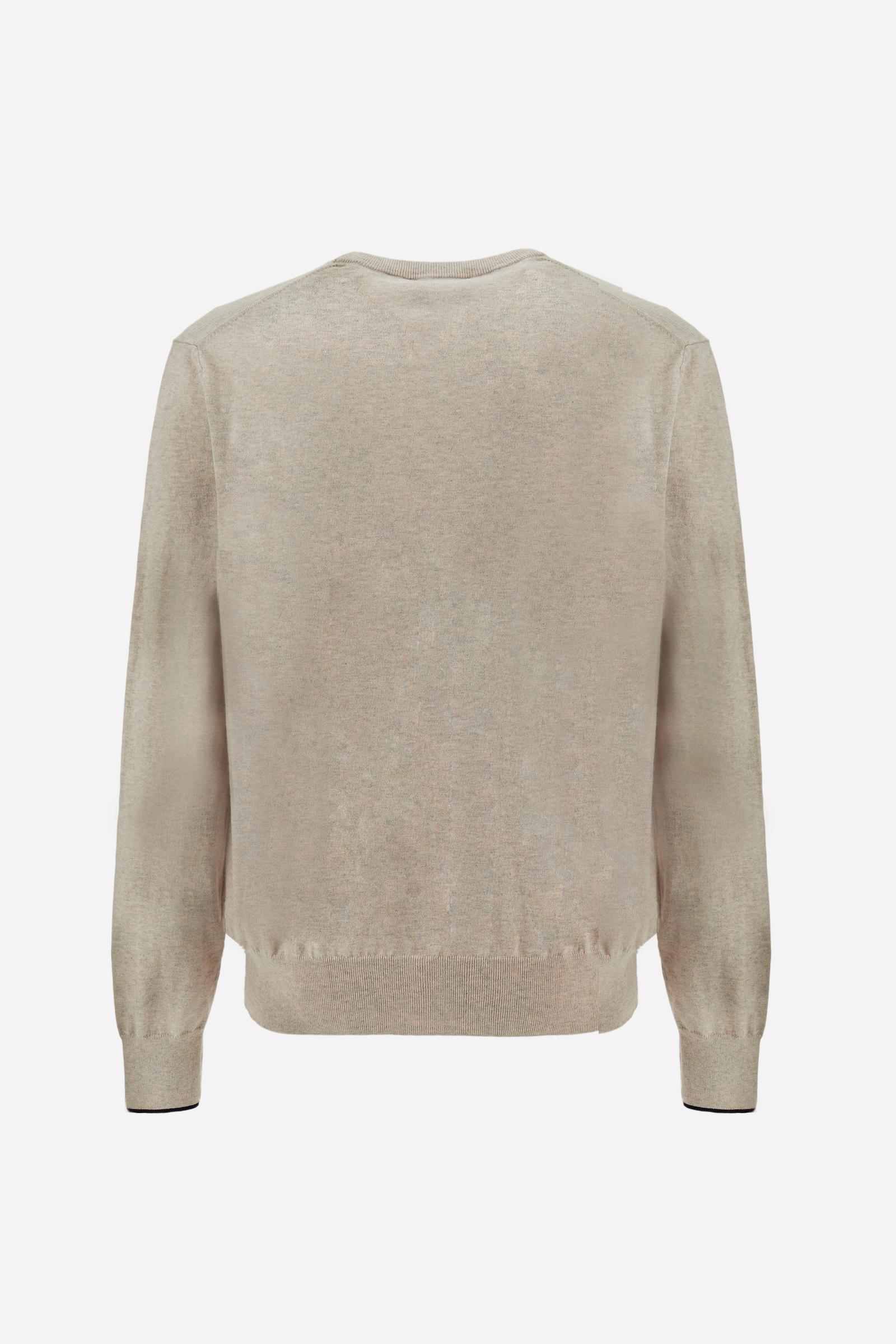 Crewneck sweater in lightweight 100% cotton with a regular fit. Ribbed collar, cuffs and hem. Contrast details inside the neckline, echoed on the cuffs, and embroidered logo on the chest. - Humus