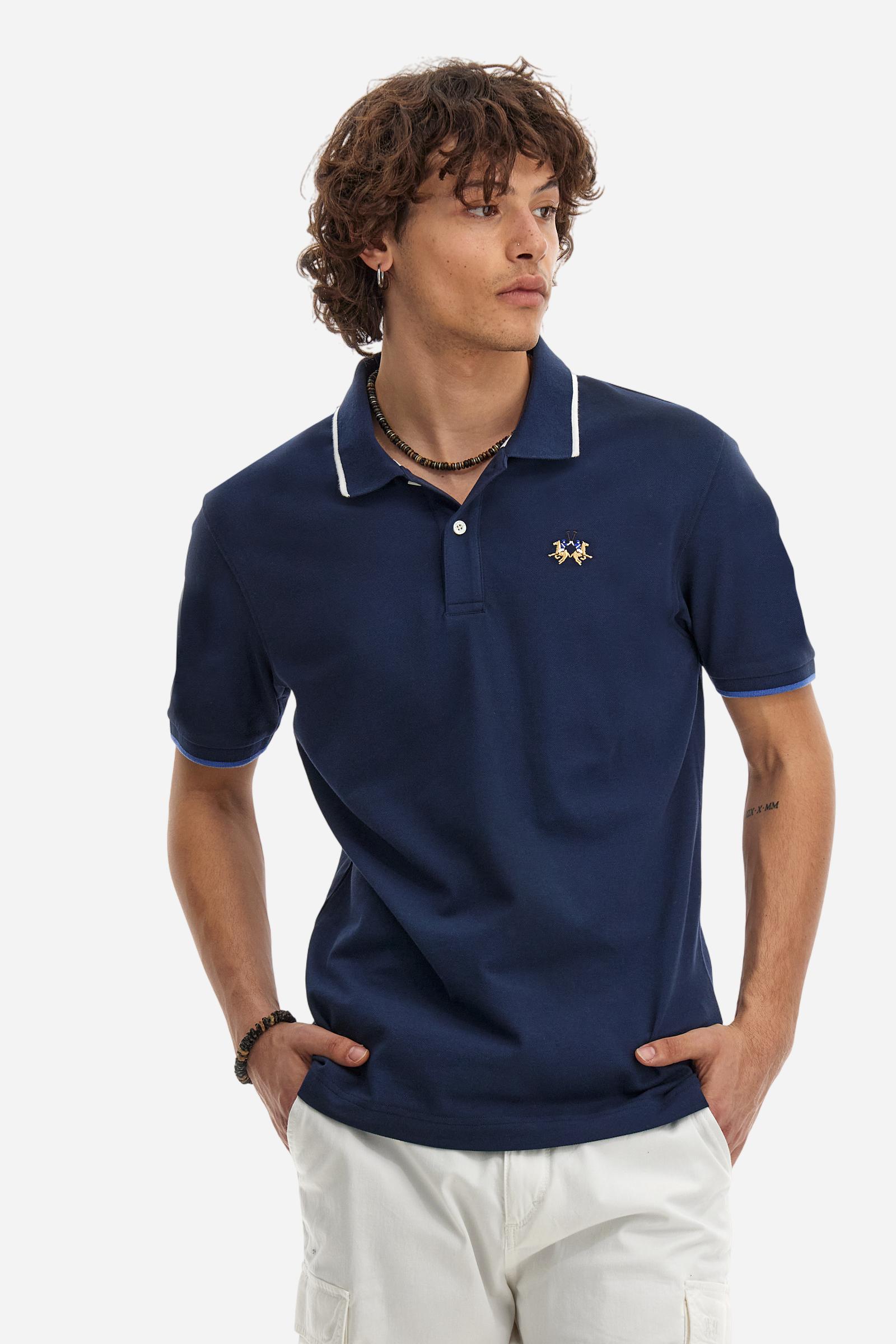 Short-sleeved, single-colour men's polo shirt made of stretch cotton piqué. Fastens with two buttons. The collar and cuffs are ribbed, and there is a colour-contrasting trim at the bottom of the collar. Inside the collar there is a grosgrain ribbon of a different shade. The logo is embroidered on the chest in a contrasting colour. The fit is slim. The model is wearing a size L. - Navy