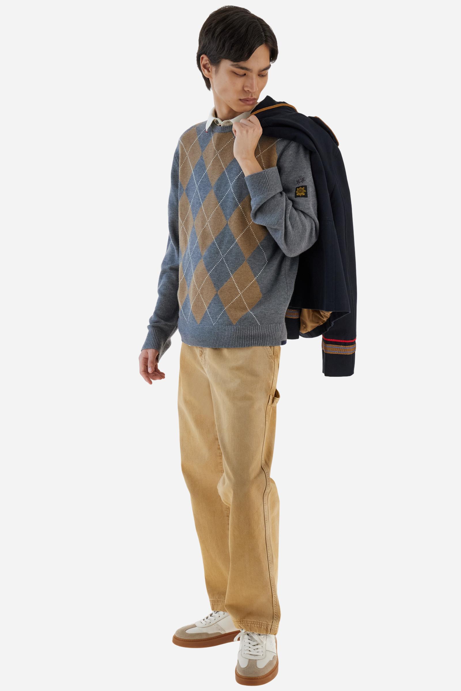 Men's long-sleeve crew neck sweater in soft wool and cashmere, featuring a bold bicolour argyle pattern, ribbed finishes, and a comfortable fit. - Medium Heather Grey