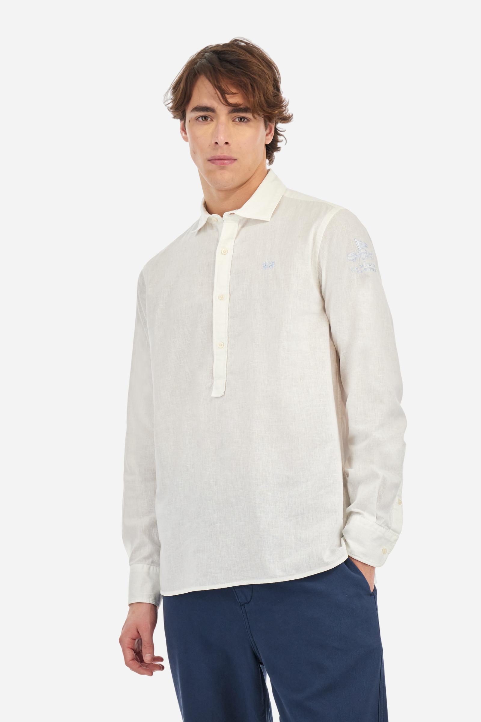 Men's plain long-sleeved shirt, made from luxurious cotton and linen canvas. The spread collar and the opening, which reaches the waist, are closed with 4 buttons. The left bicep is embellished with embroidered graphics depicting lettering, crests and numbers, created using contrasting thread. The logo is embroidered in contrasting thread on the left side of the chest. The regular fit offers a refined and comfortable look. The model is wearing a size L. - Optic White