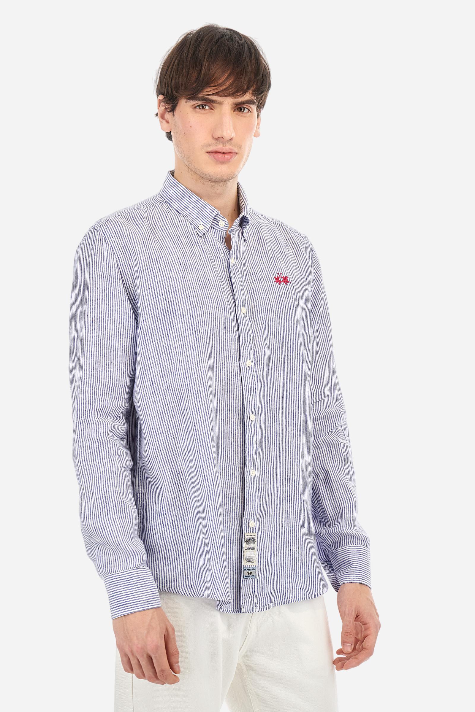Men's long-sleeved striped shirt made of dual-tone 100% linen. Button-down collar. The logo is embroidered in a contrasting colour on the left side of the chest. Regular fit. The model is wearing a size L. - Optic White/Limoges