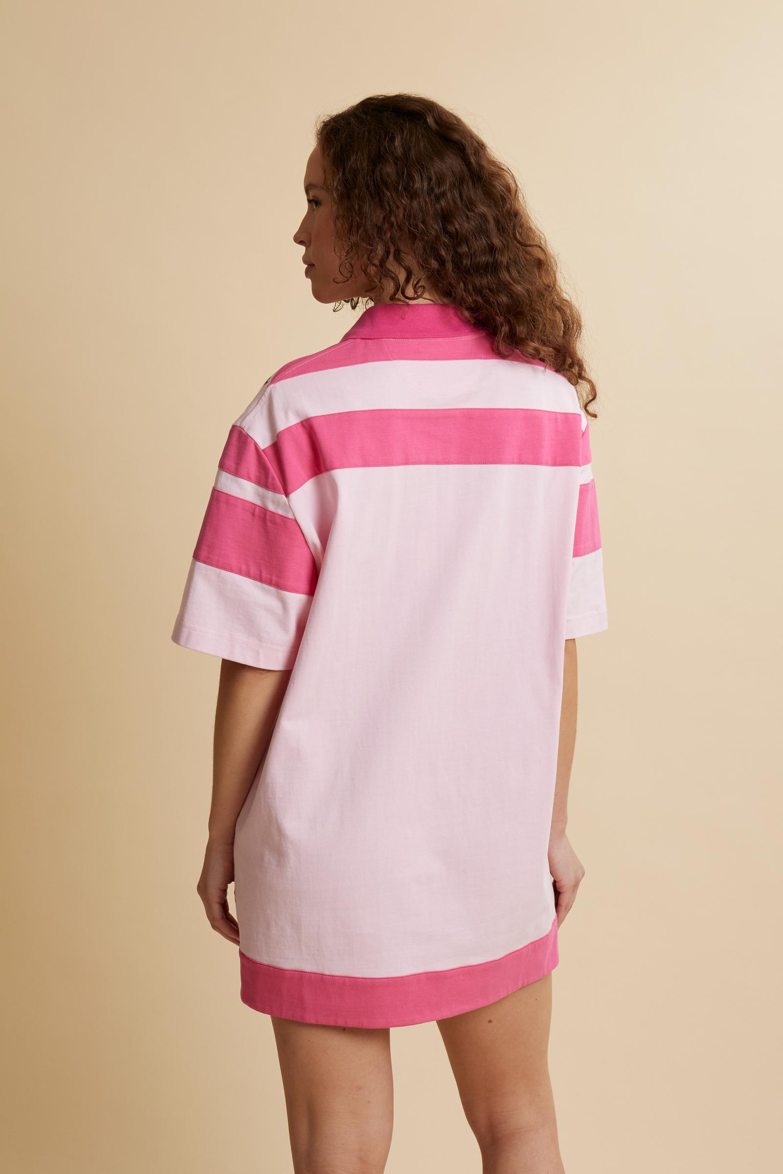 Maxi women's short-sleeve dress made from heavy-weight cotton jersey, a structured yet soft fabric that enhances the silhouette while ensuring comfortable wear. The model features a front opening with customized buttons and a ribbed collar in contrasting color, embellished with the embroidered brand logo on one of the collar tips. The oversized, relaxed and contemporary design is defined by a long silhouette that falls softly along the body. The garment is enriched with iconic graphics dedicated to Saint Tr