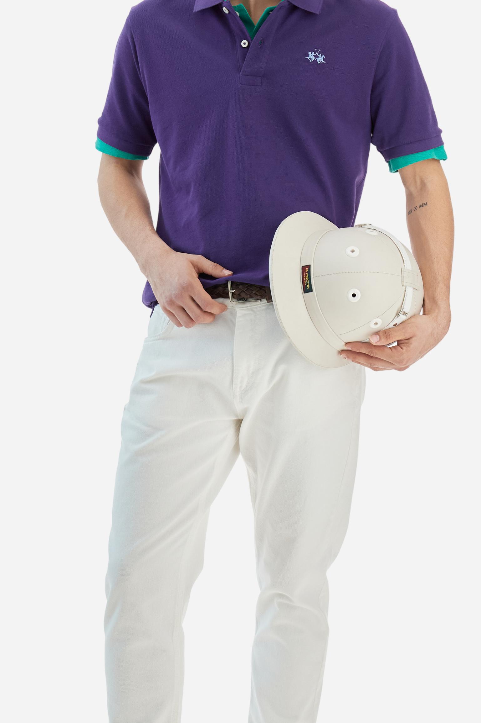 Men's plain-coloured, short-sleeved, regular-fit cotton polo shirt. Contrasting La Martina logo sewn onto the chest. This versatile garment goes perfectly with a pair of jeans from the collection. - Acai