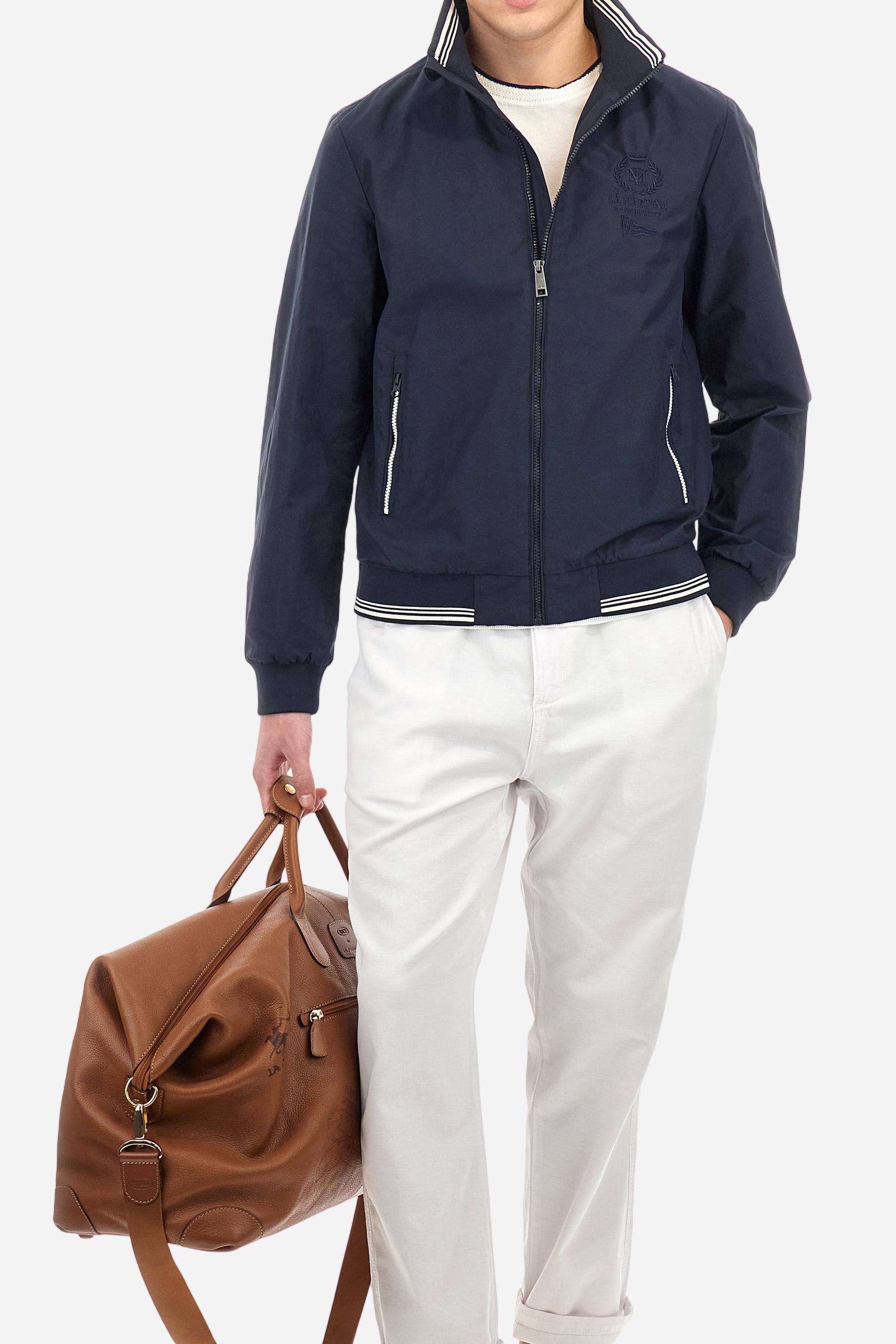 Men's plain straight-cut trousers, made of linen and cotton canvas. Featuring a waist belt at the back and on the sides with elasticated external drawstring for adjustment. The front opening also has a faux horn button on the belt and a zip. Double welt pocket inserted into the sides. There are two additional welt pockets on the back. The logo is featured on the woven label sewn above the right back pocket. Regular fit. The model is wearing a size L. - Optic White