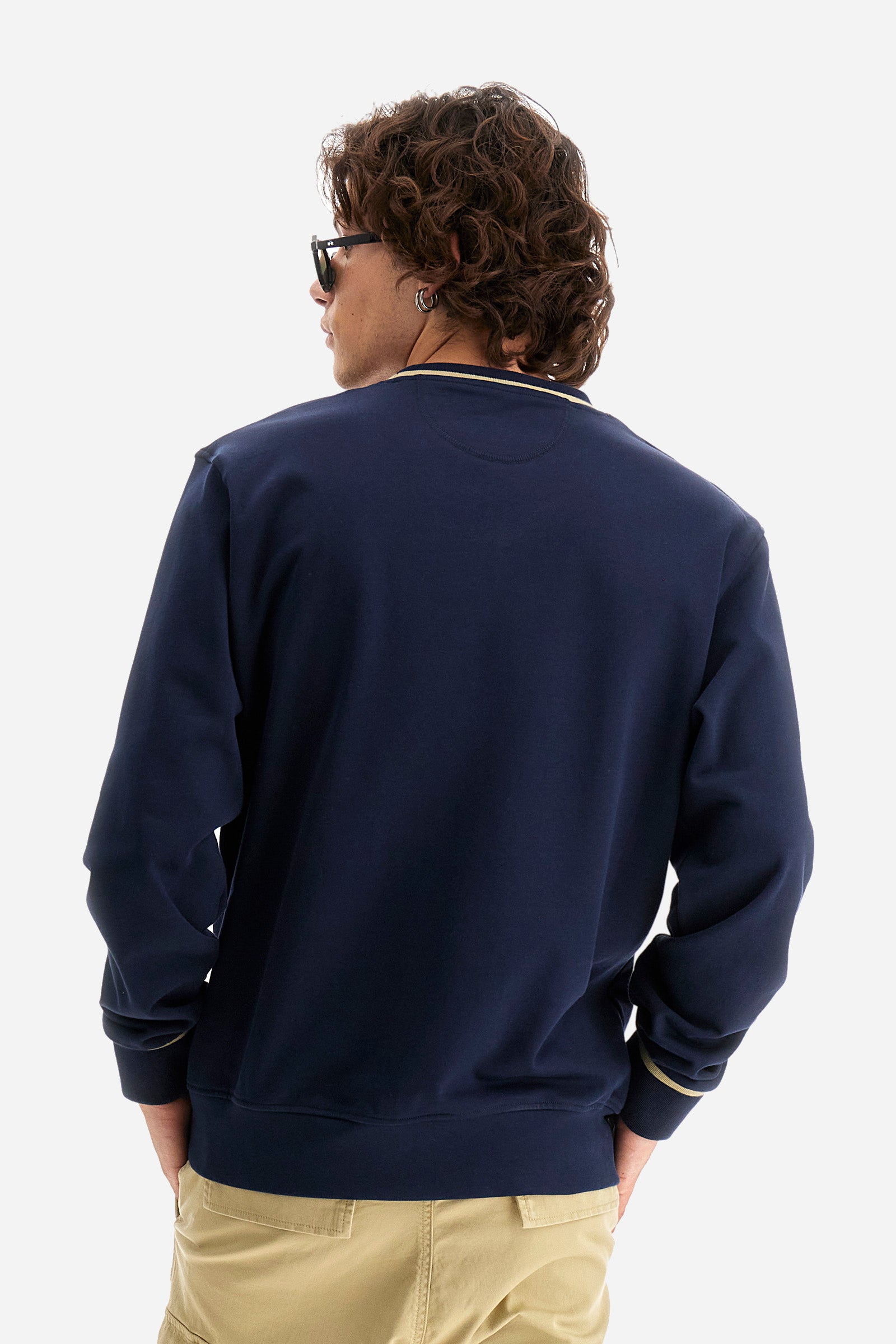 Men's crew-neck sweatshirt with long sleeves, single colour. Made in French terry cotton. The collar and cuffs are ribbed with a contrasting trim, while the waistband is also ribbed but in a matching colour. The large embroidery on the chest combines classic techniques, with workmanship that recalls a handmade spirit, together with the logo and initials of the brand. Regular fit. The model is wearing a size L. - Navy