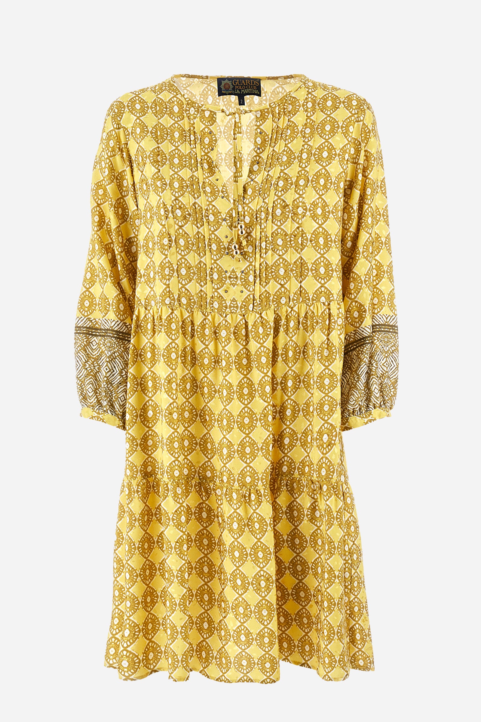 Women's geometric print dress with 3/4 sleeves. In a synthetic fabric. V-neck, tie at the neck and pleats on the chest. Soft, bell-shaped silhouette, knee-length. The fit is regular. The model wears a size 2. - Goldfinch/Arrow/Whit