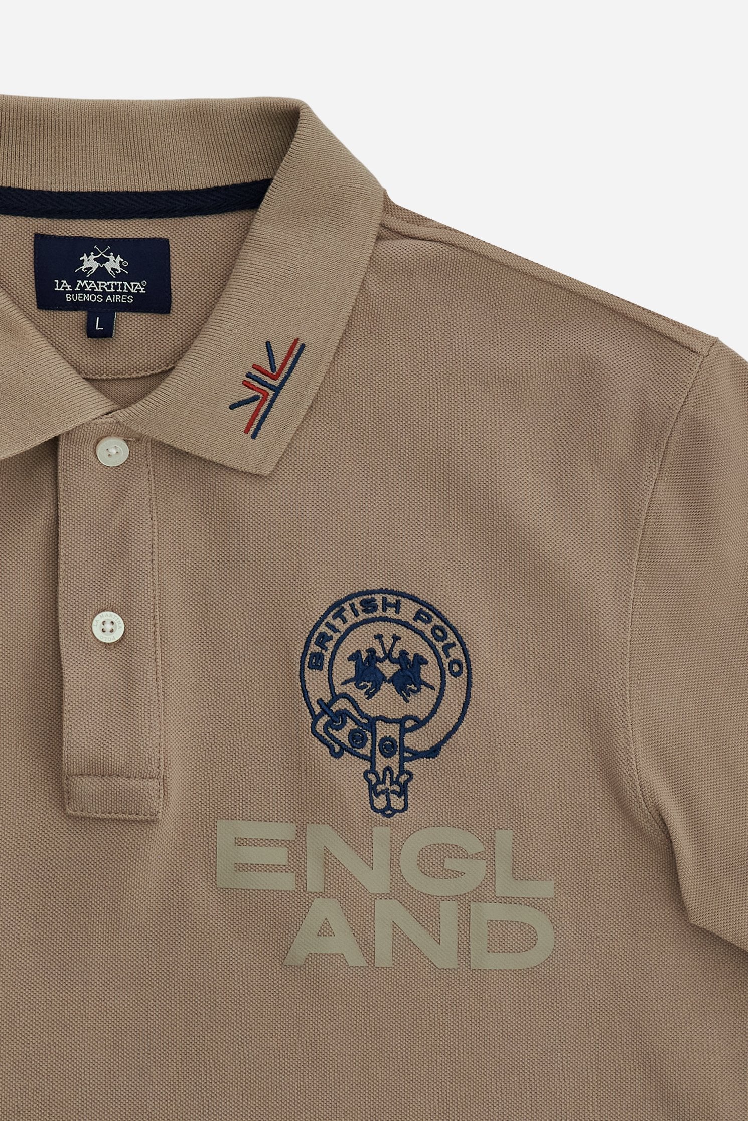 Men’s cotton piqué polo with regular fit. Nations collection featuring country-inspired graphics. - Humus