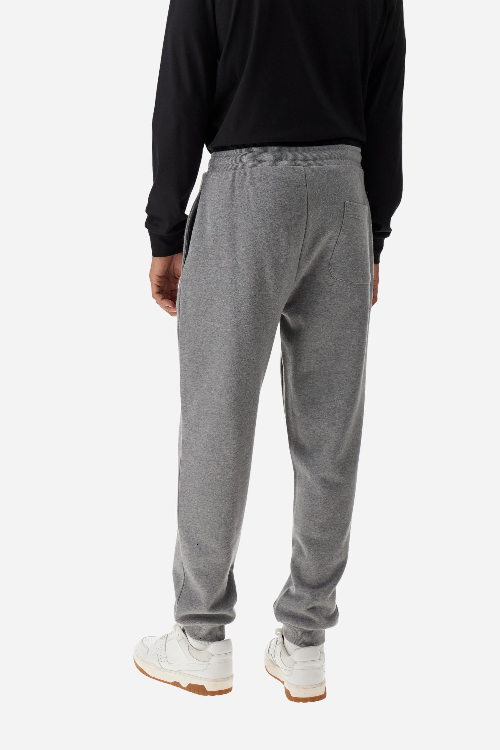Men’s jogging pants in soft, warm-feel cotton. An essential sporty style with a regular fit, drawstring waist and small contrasting logo on the front. - Medium Heather Grey