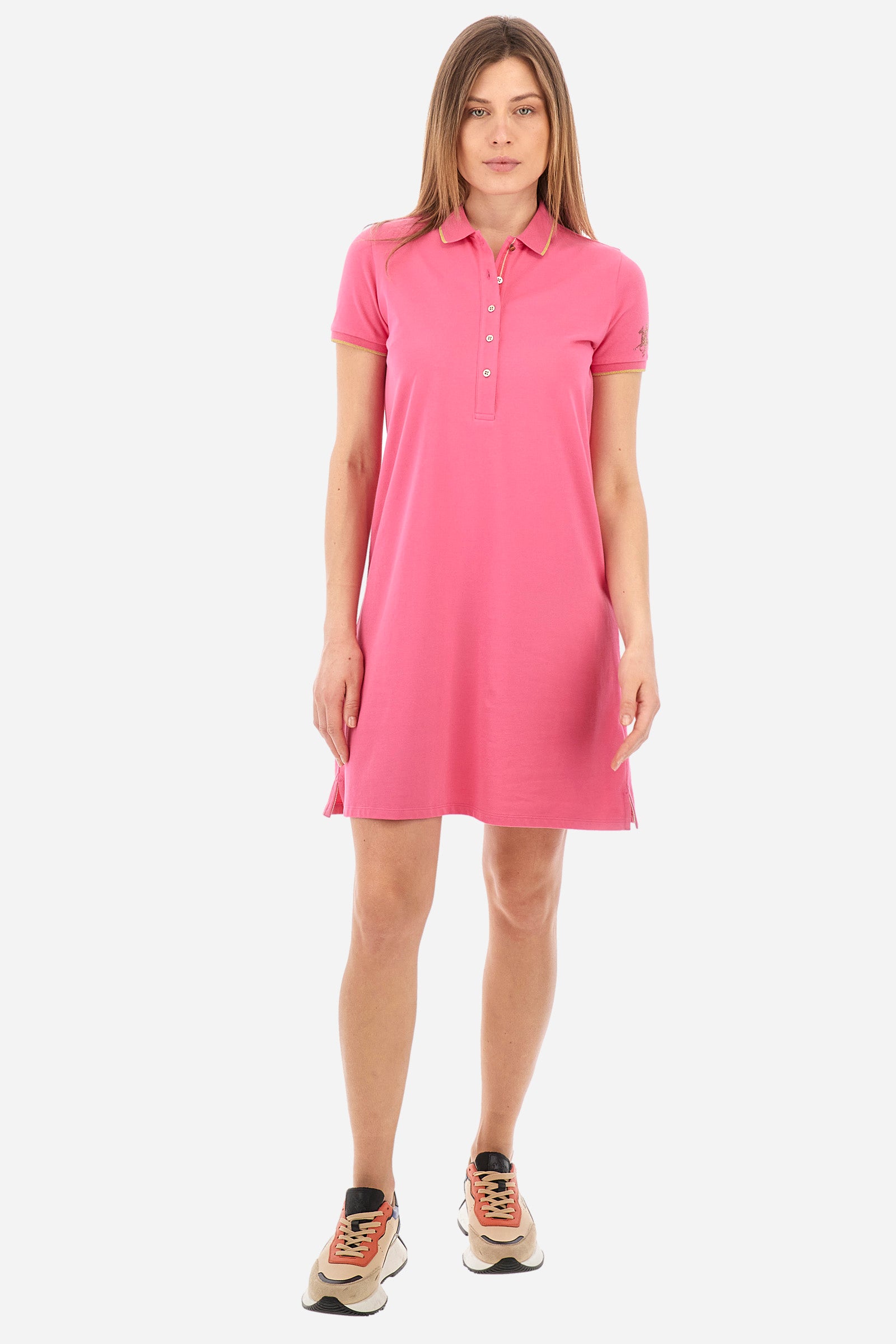 Single-colour short-sleeved dress made of elasticated cotton. Soft, straight cut silhouette, above-the-knee length. With a profiled and ribbed collar and armholes. Collar with contrasting rhinestone writing. With button fastening. The "La Martina" lettering can be found under the collar. A rhinestone logo is applied on one of the sleeves. The fit is regular. The model wears a size 2. - Hot Pink