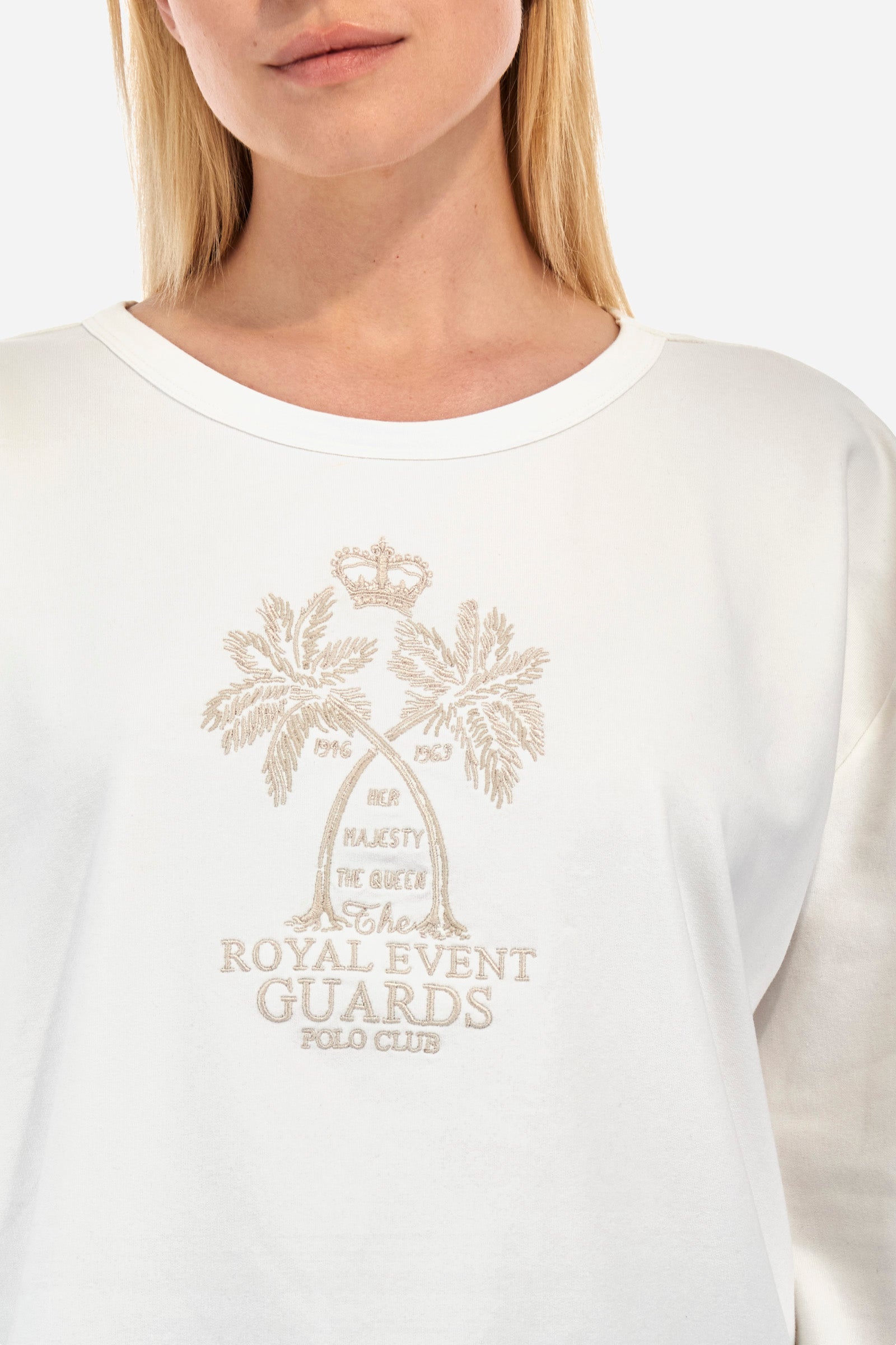 Women's long-sleeved sweatshirt with a crew neck in a single colour, in elasticated cotton. The front features embroidered palm trees and lettering. On the back there are decorative buttons. The logo is embroidered on one of the sleeves together with the symbol of a crown. The fit is regular. The model wears a size 2. - Off White