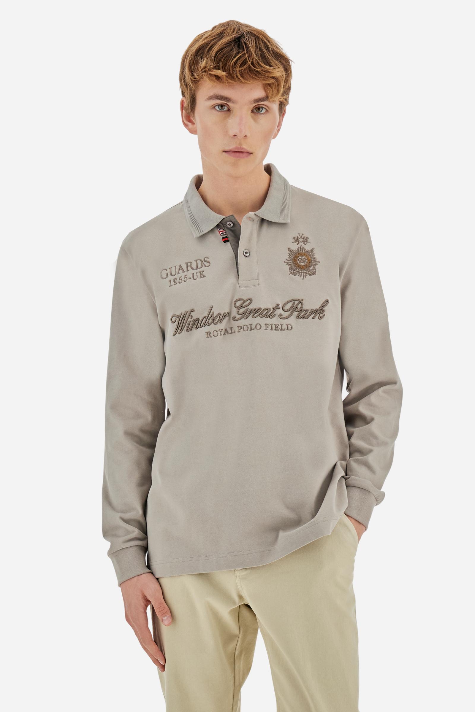 Long-sleeve polo shirt in warm cotton jersey. Ribbed collar with subtle textured detail, contrast undercollar and placket. Logo and Guards crest embroidered in contrast on the chest, paired with raised embroidered lettering inspired by Windsor tradition and British polo. Regular fit for an elegant yet relaxed style. Model wears size L. - Moon Rock