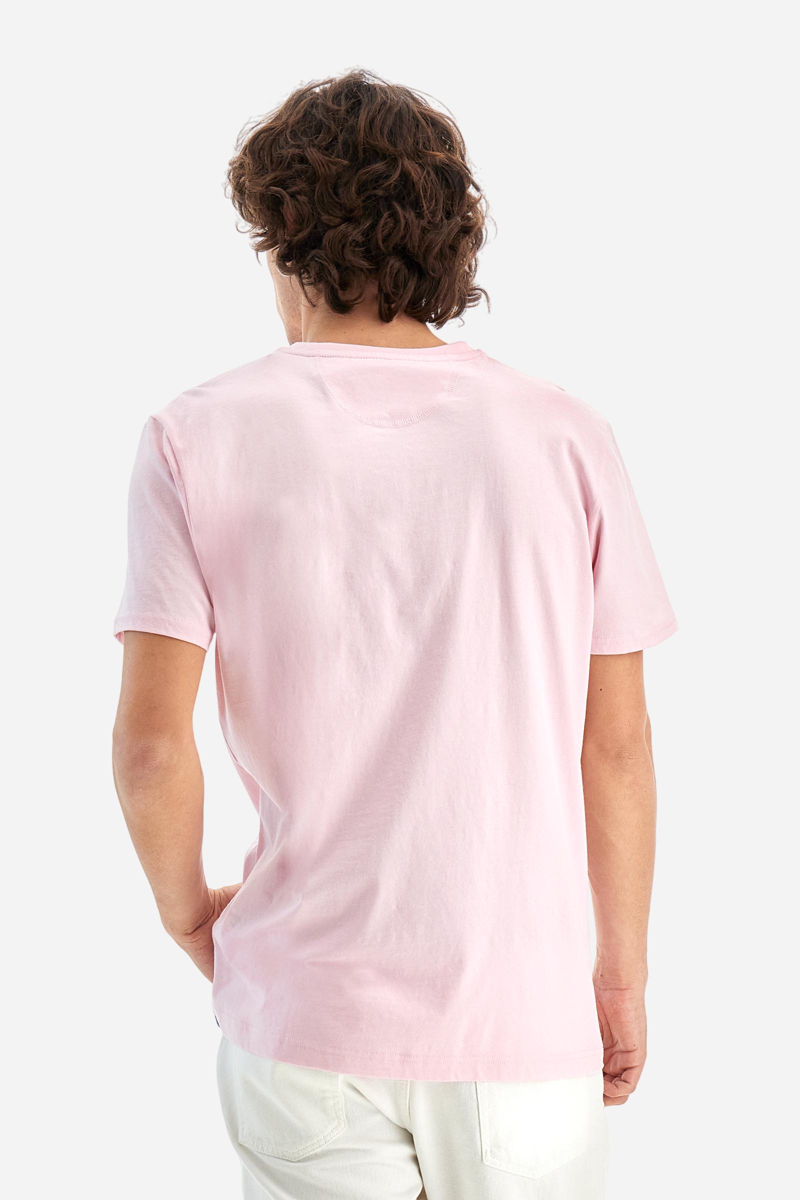 Single-colour short-sleeved men's T-shirt made of cotton jersey. Crew neck, with colour-contrasting jersey border inside. The front graphic is a large print featuring the Guards crest, and is enriched by the La Martina lettering and brand logo, both embroidered. The fit is regular. The model is wearing a size L. - Parfait Pink