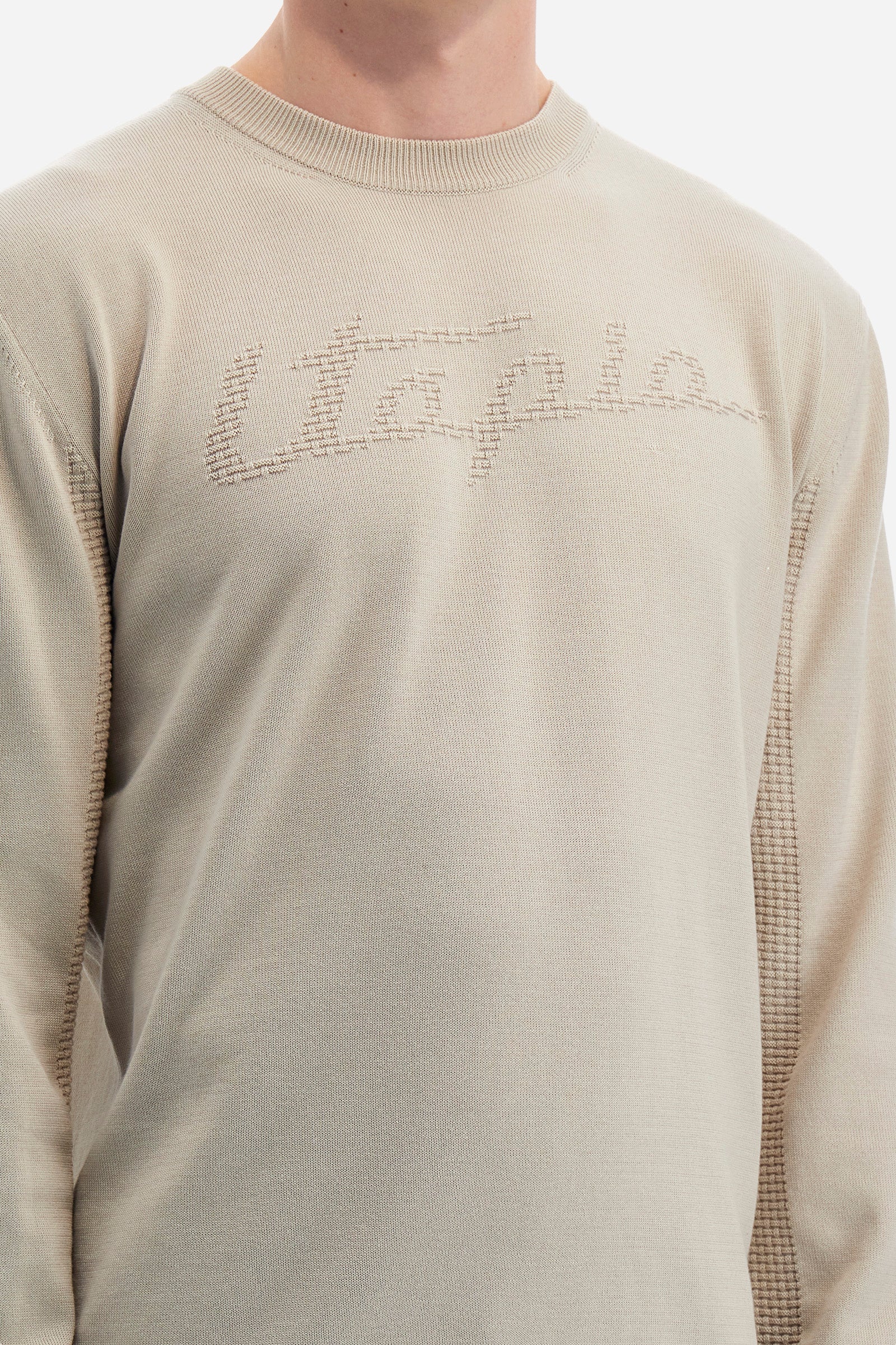 Men's long-sleeved crew-neck jumper in a single colour in collaboration with Pagani. Made from 100% cotton. Some parts of the garment have a woven basket stitch texture. Ribbed cuffs, neck and waist. The front features the line's characteristic lettering. The logo and "La Martina" and "Pagani" lettering are present on the patch representing the collaboration applied on both the front and back. The fit is regular. The model wears a size L. - Rainy Day