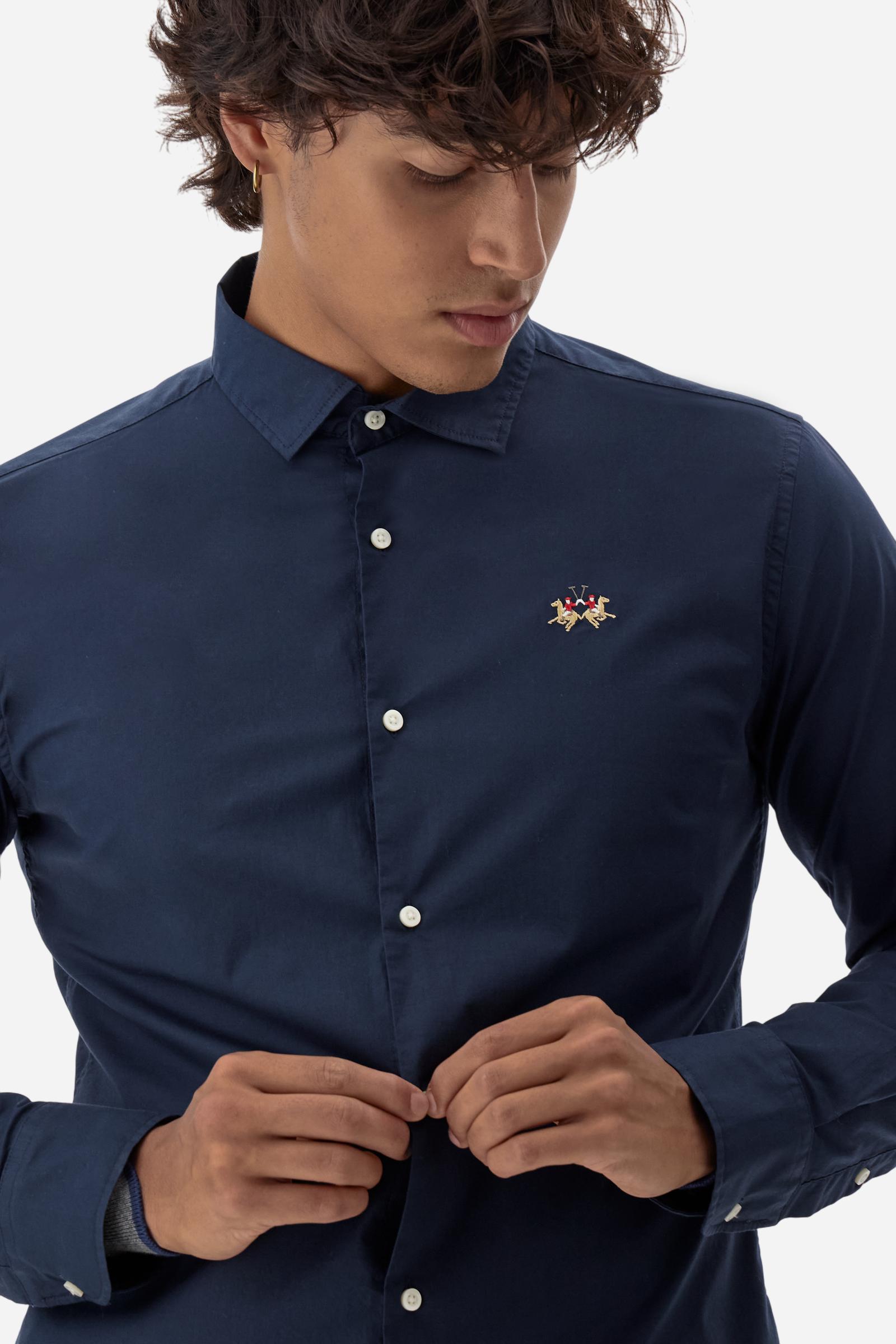 Men's long-sleeved shirt in cotton poplin. Slim fit with semi-cutaway collar. - Navy