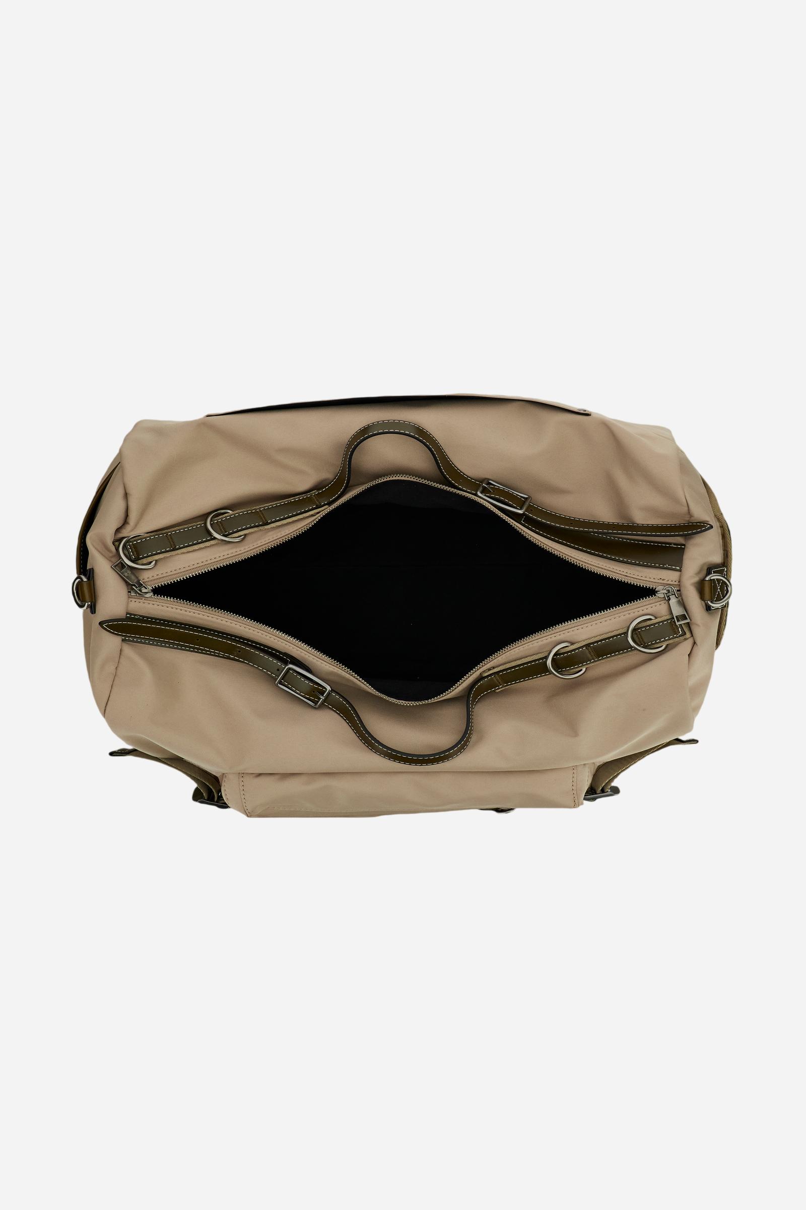 Travel duffle bag in matte technical canvas with synthetic leather details and front maxi logo, versatile and spacious. - Gaucho / Olive