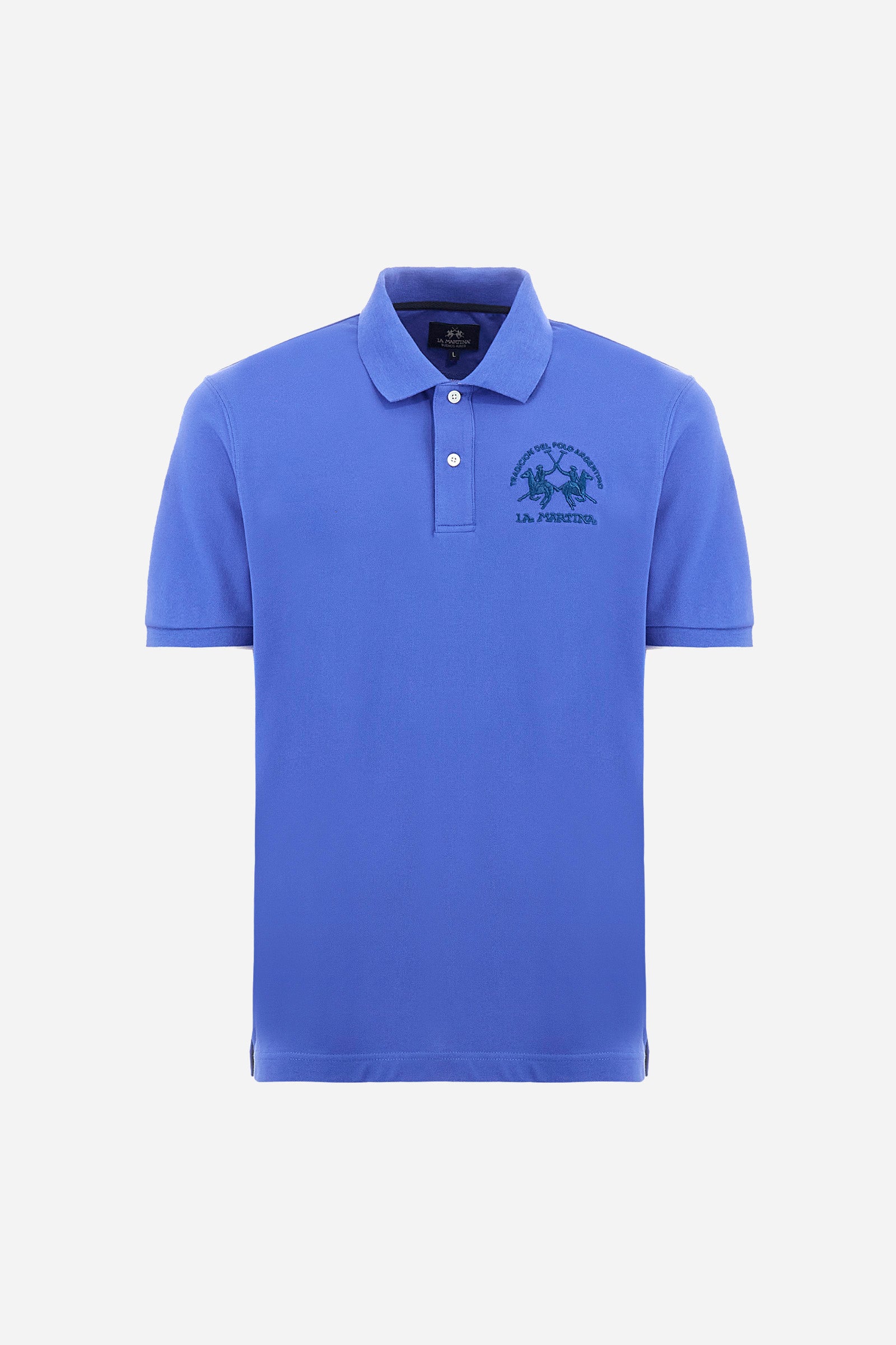 Men's plain short-sleeved polo shirt made from stretch piqué. Featuring a two-button fastening and a ribbon on the inside collar in contrasting coloured grosgrain. The collar and cuffs are in matching rib knit, with the undercollar also in rib knit but in a contrasting colour. The large logo is embroidered on the chest, left side with contrasting coloured thread. The undercollar features a print of the La Martina lettering in a contrasting colour. Regular fit. The model is wearing a size L. - Dazzling Blue
