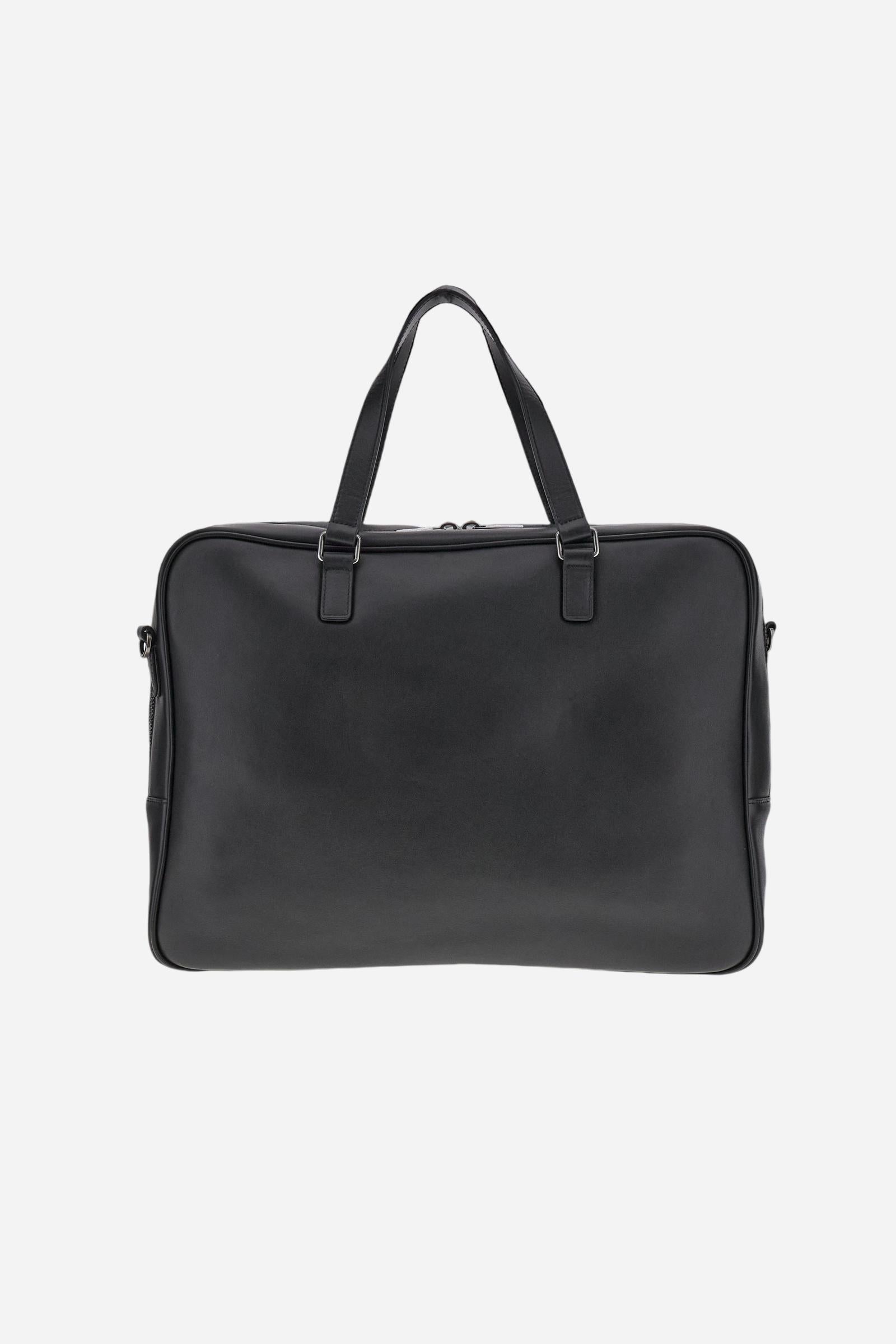 Briefcase in calfskin leather. Urban and structured, with spacious interior, zipped front pocket and metallic details. - Black
