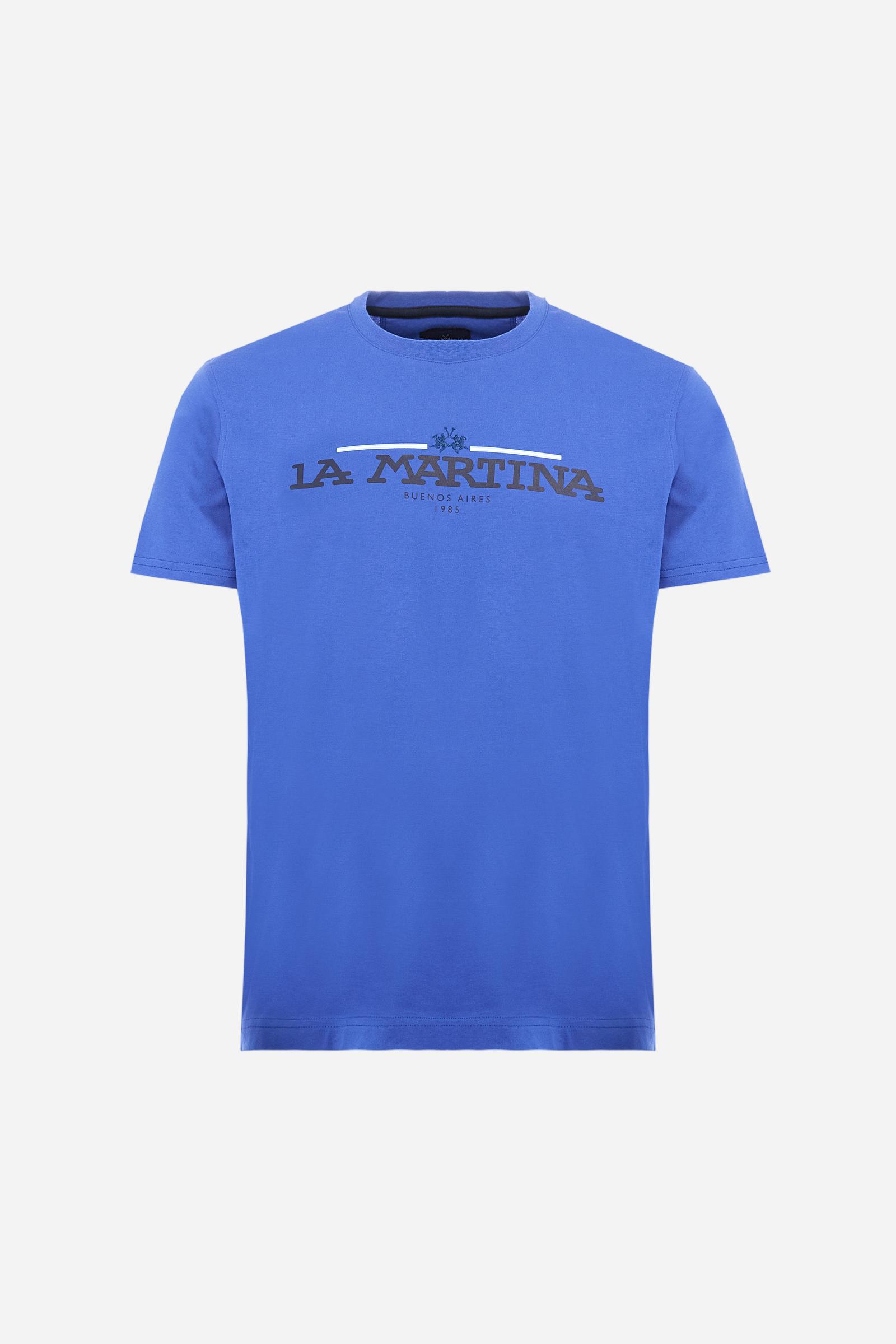 Men's solid color T-shirt, made of cotton jersey. Crew neck. The front features the La Martina text in print. The logo is embroidered on the front, in the center of the chest. The fit is regular. The model is wearing size L. - Dazzling Blue