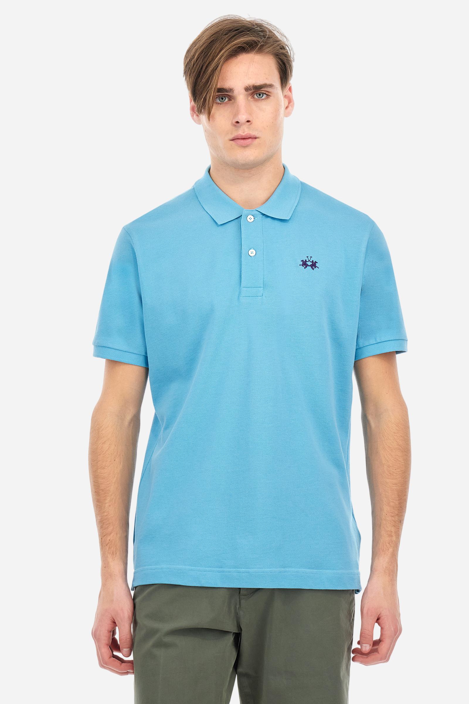 Men's plain-coloured, short-sleeved, regular-fit cotton polo shirt. Contrasting La Martina logo sewn onto the chest. This versatile garment goes perfectly with a pair of jeans from the collection. - Blue Mist
