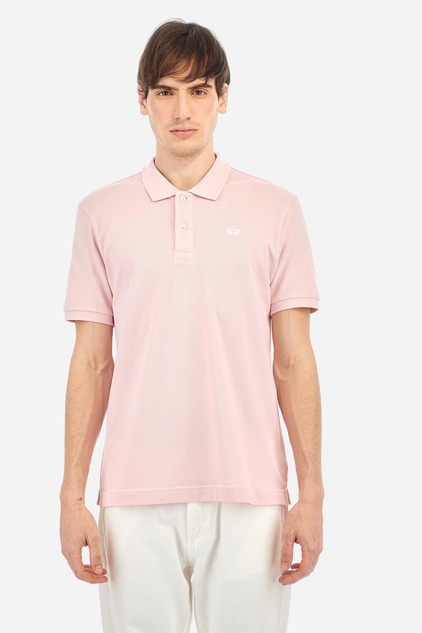 Men's plain-coloured, short-sleeved, regular-fit cotton polo shirt. Contrasting La Martina logo sewn onto the chest. This versatile garment goes perfectly with a pair of jeans from the collection. - Parfait Pink