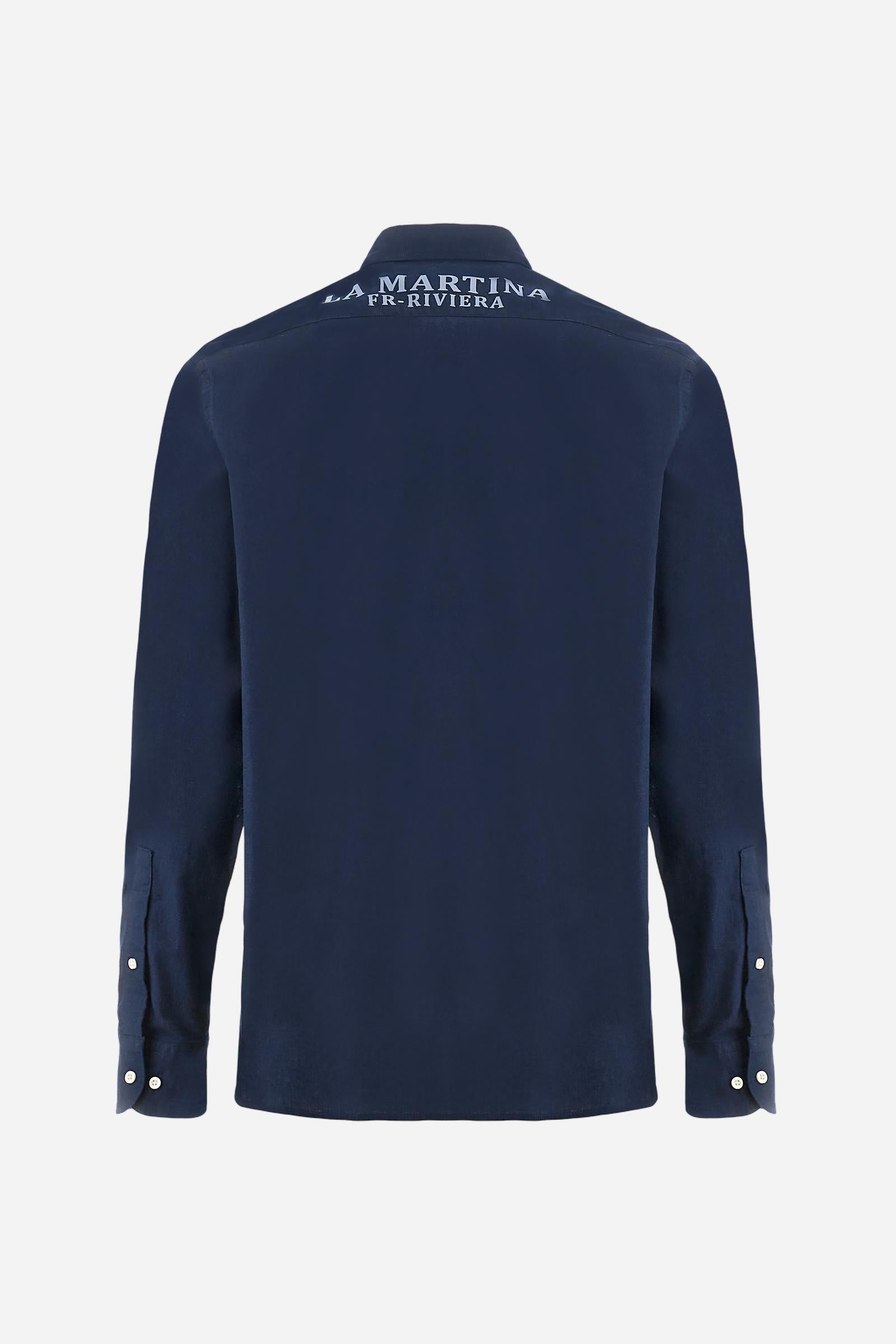 Men's plain long-sleeved shirt, made from luxurious cotton and linen canvas. The spread collar and the opening, which reaches the waist, are closed with 4 buttons. The left bicep is embellished with embroidered graphics depicting lettering, crests and numbers, created using contrasting thread. The logo is embroidered in contrasting thread on the left side of the chest. The regular fit offers a refined and comfortable look. The model is wearing a size L. - Navy